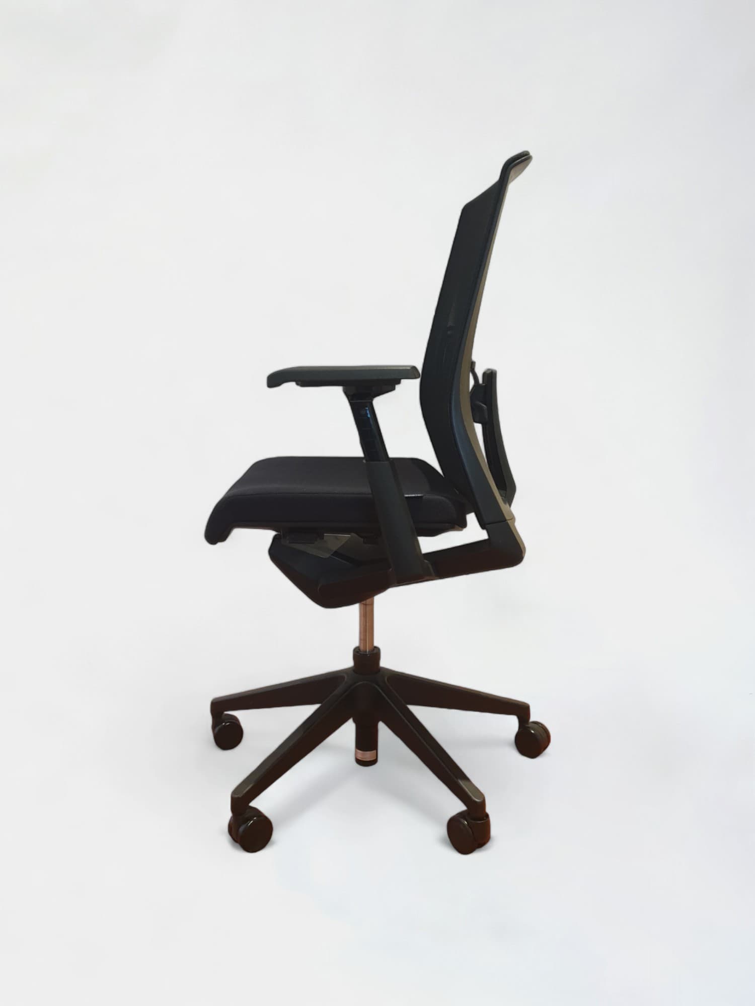 Haworth Black Office chair on Wheels with Adjustable Armrests and Back-4
