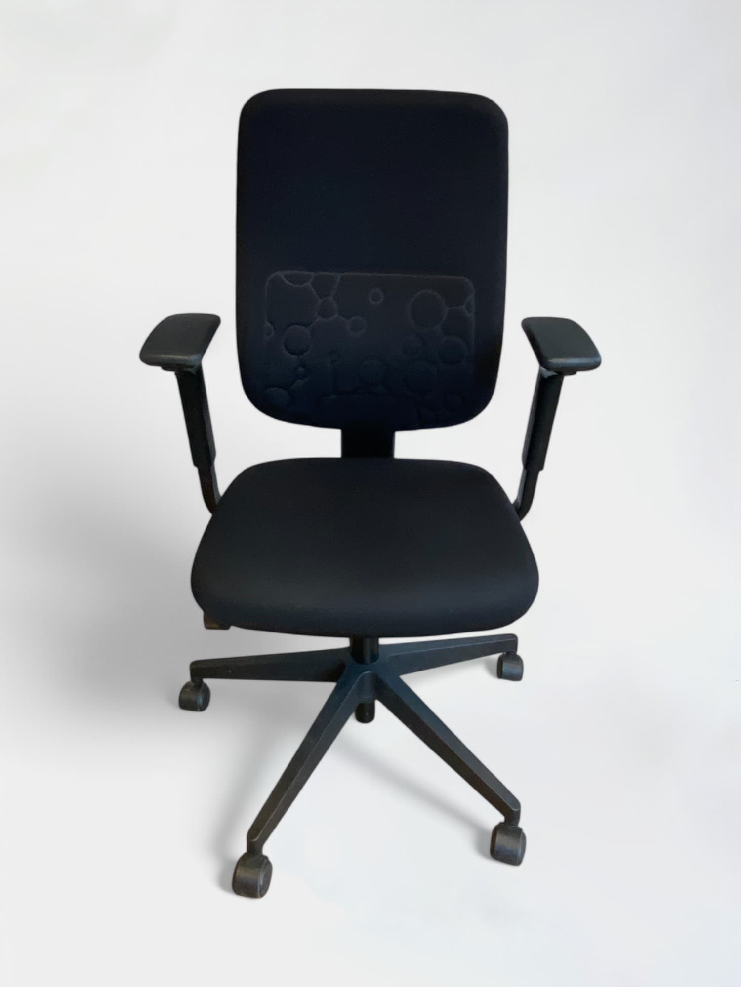 Steelcase zwarte stoffen bureaustoel met verstelbare armleuningen