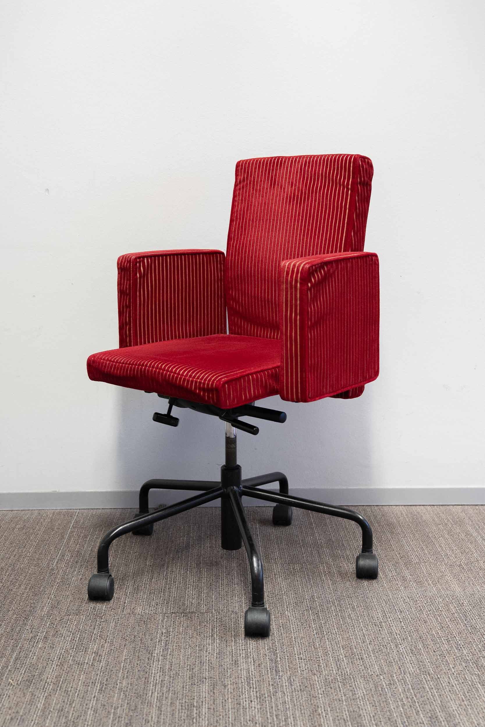 Bulo Pub & Club Chaise en velours rouge sur roues chromées noires-0