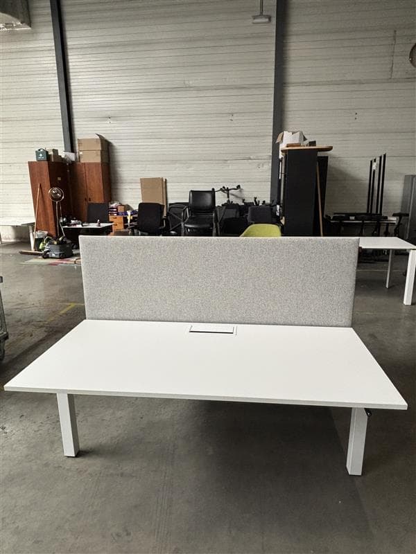 160cm PAMI wit duobureau met grijs/beige scheidingswand en toegang bovenaan-4