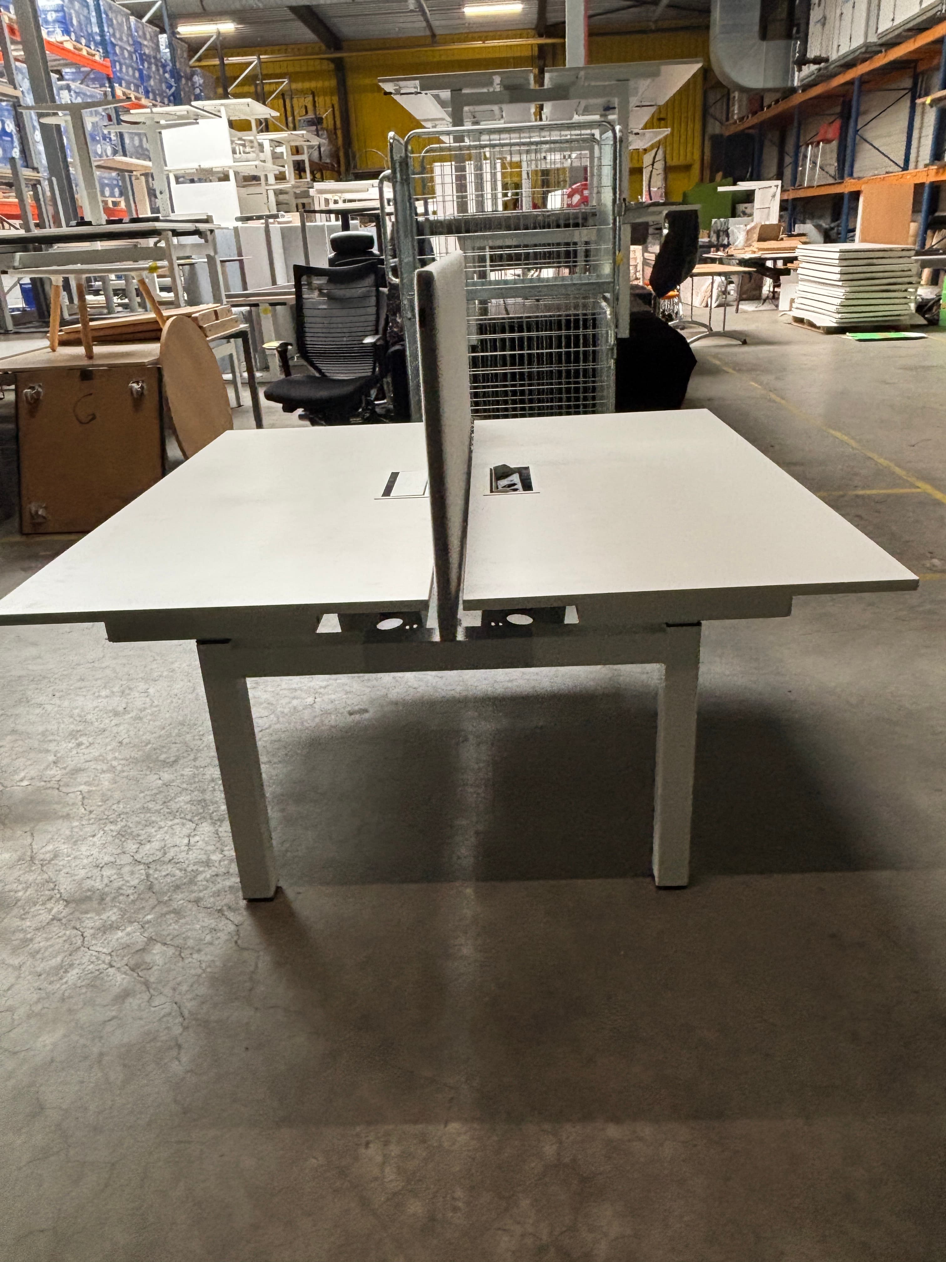 160cm PAMI wit duobureau met grijs/beige scheidingswand en toegang bovenaan-5