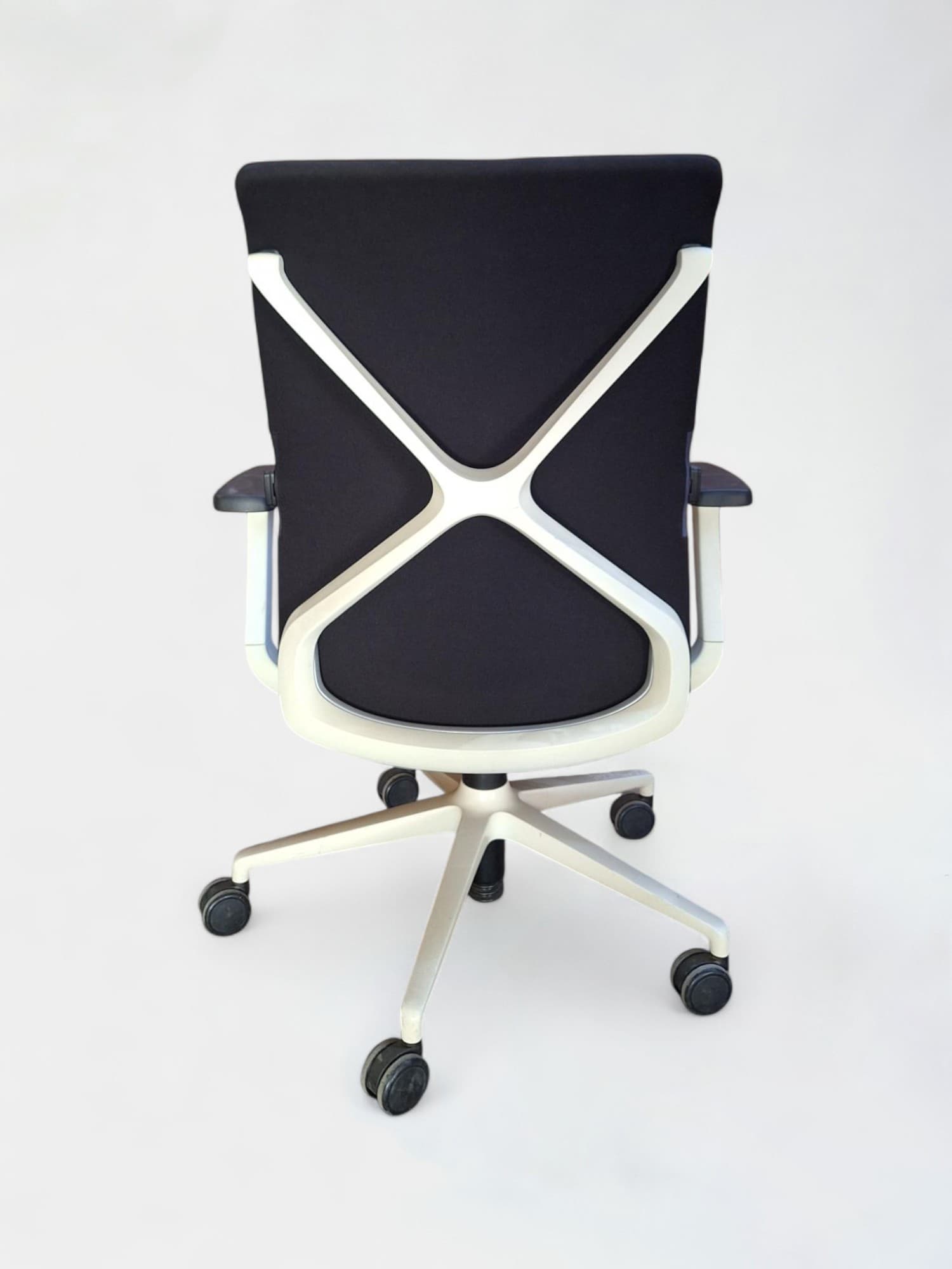 Sedus office chair with white legs-3