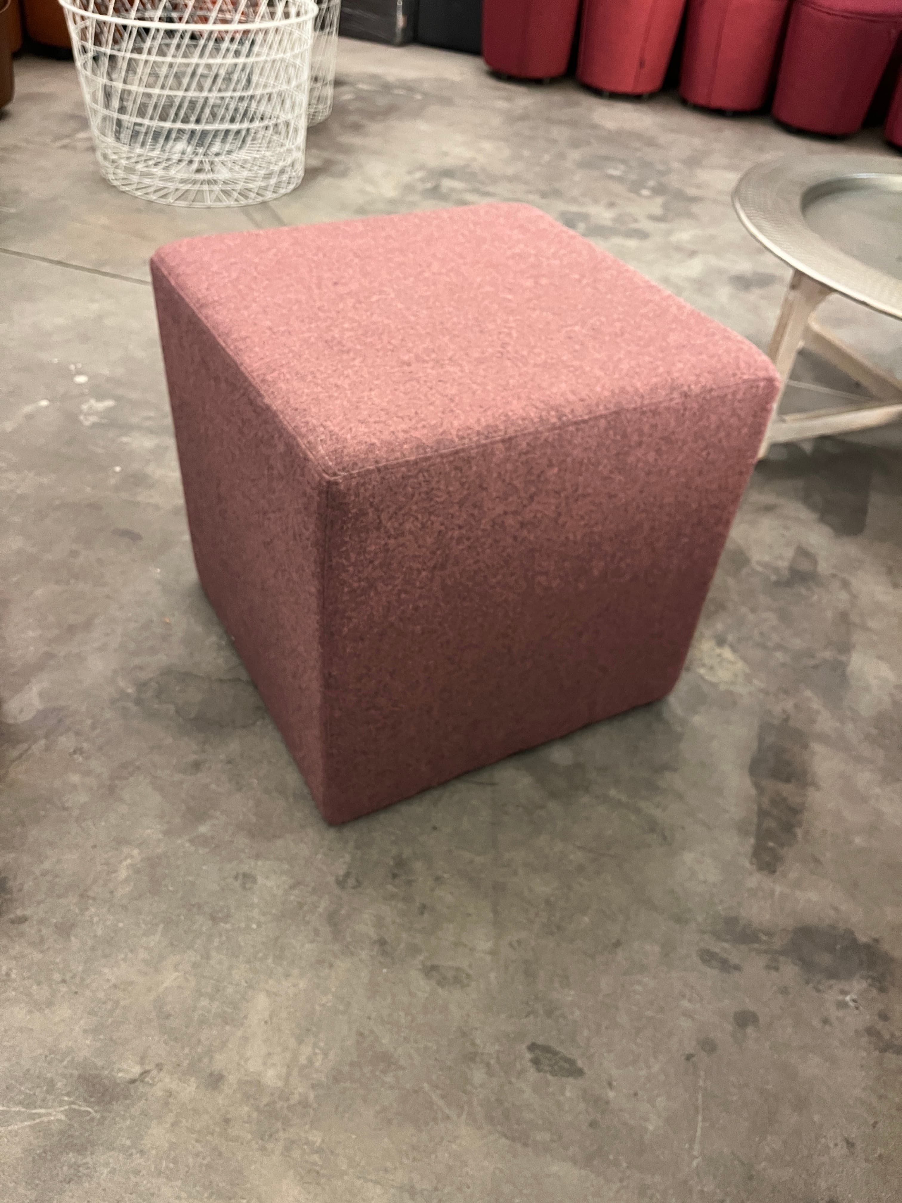 NNOF pastel rose pouf on wheels-1