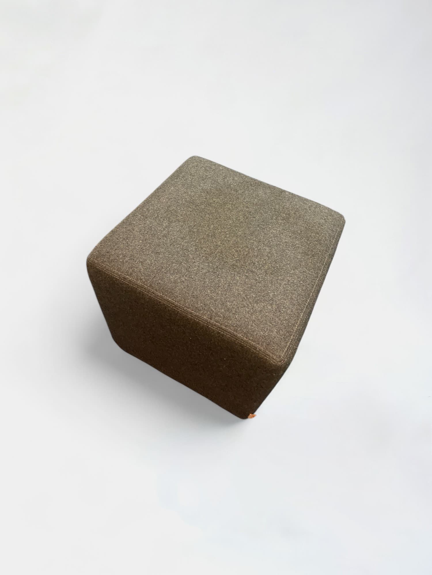 Nnof Pouf carré sur roulettes gris foncé-1