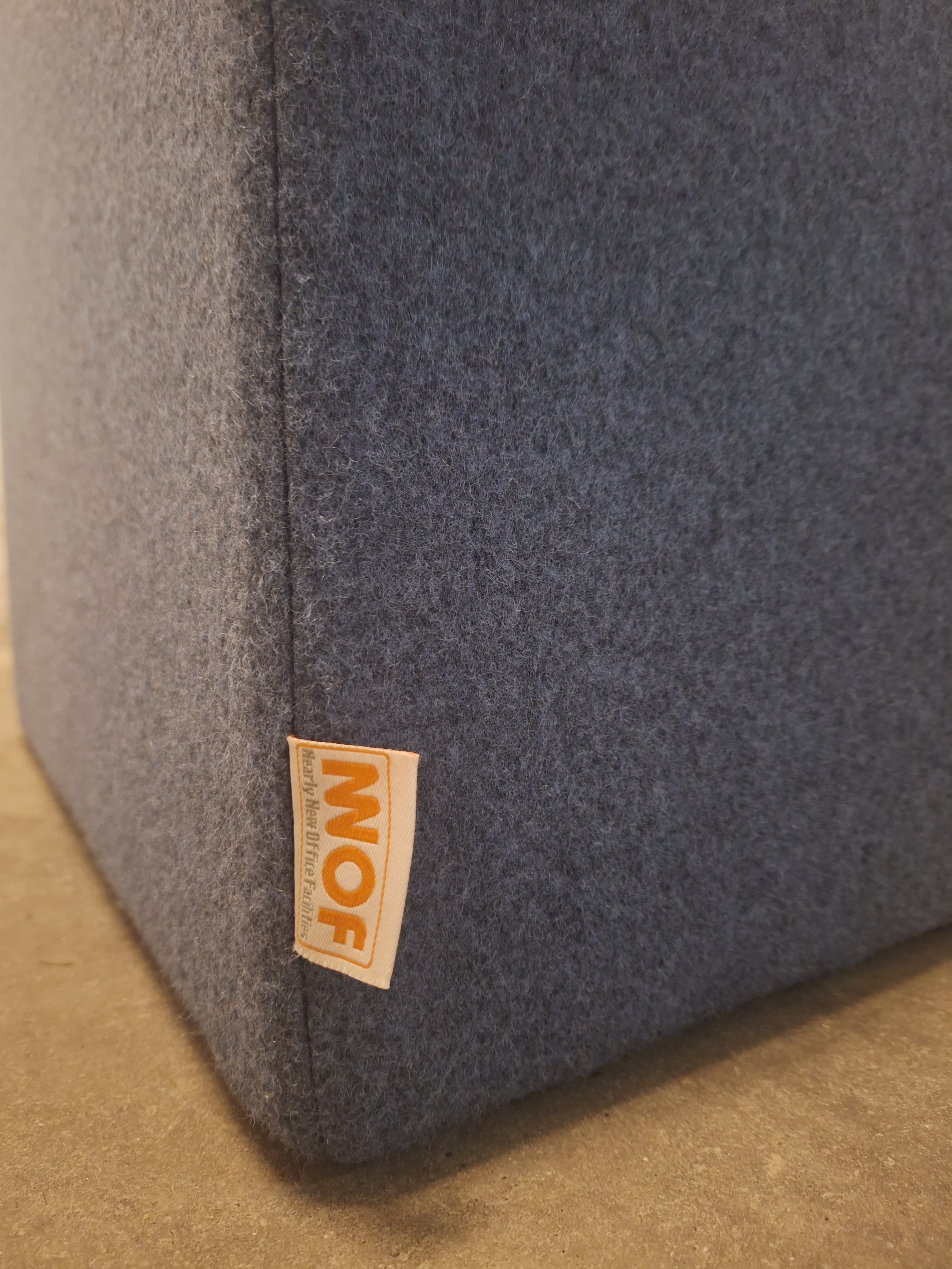 NNOF blauw-grijze poef op wielen-1