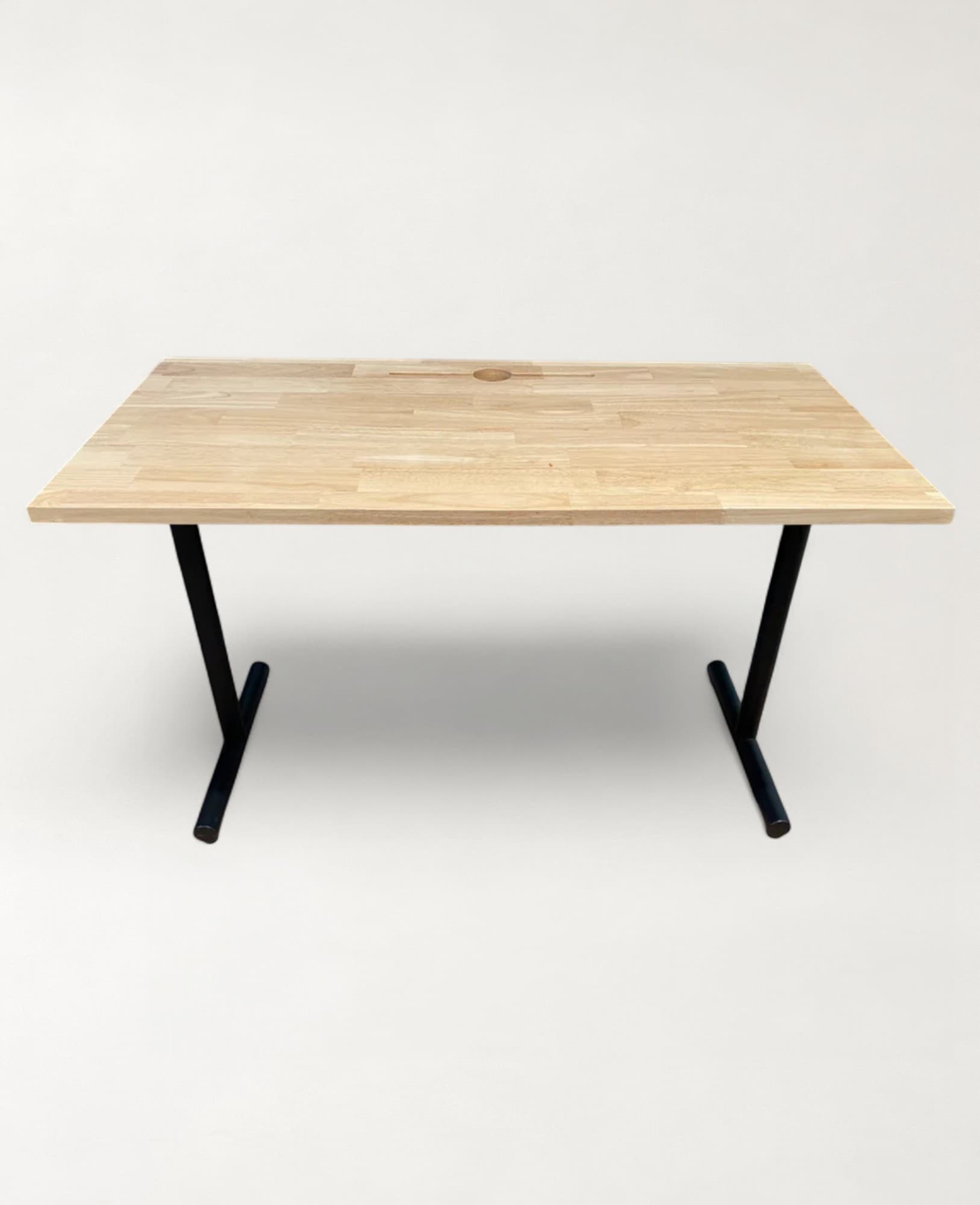 Bureau en bois avec top access et pieds en T en acier noir-4