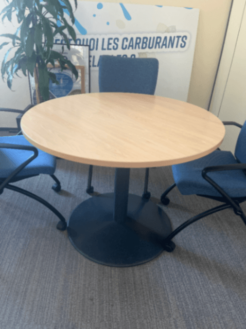 Laminate wooden rond table with black leg and small damage on the top