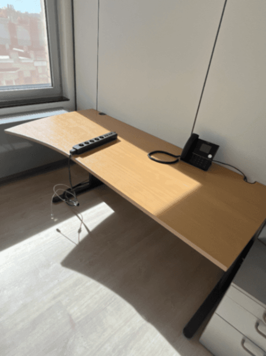 Laminaat houten gebogen bureau