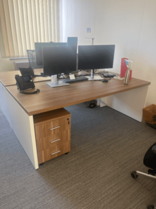 Bureau en bois foncé avec structure blanche-0