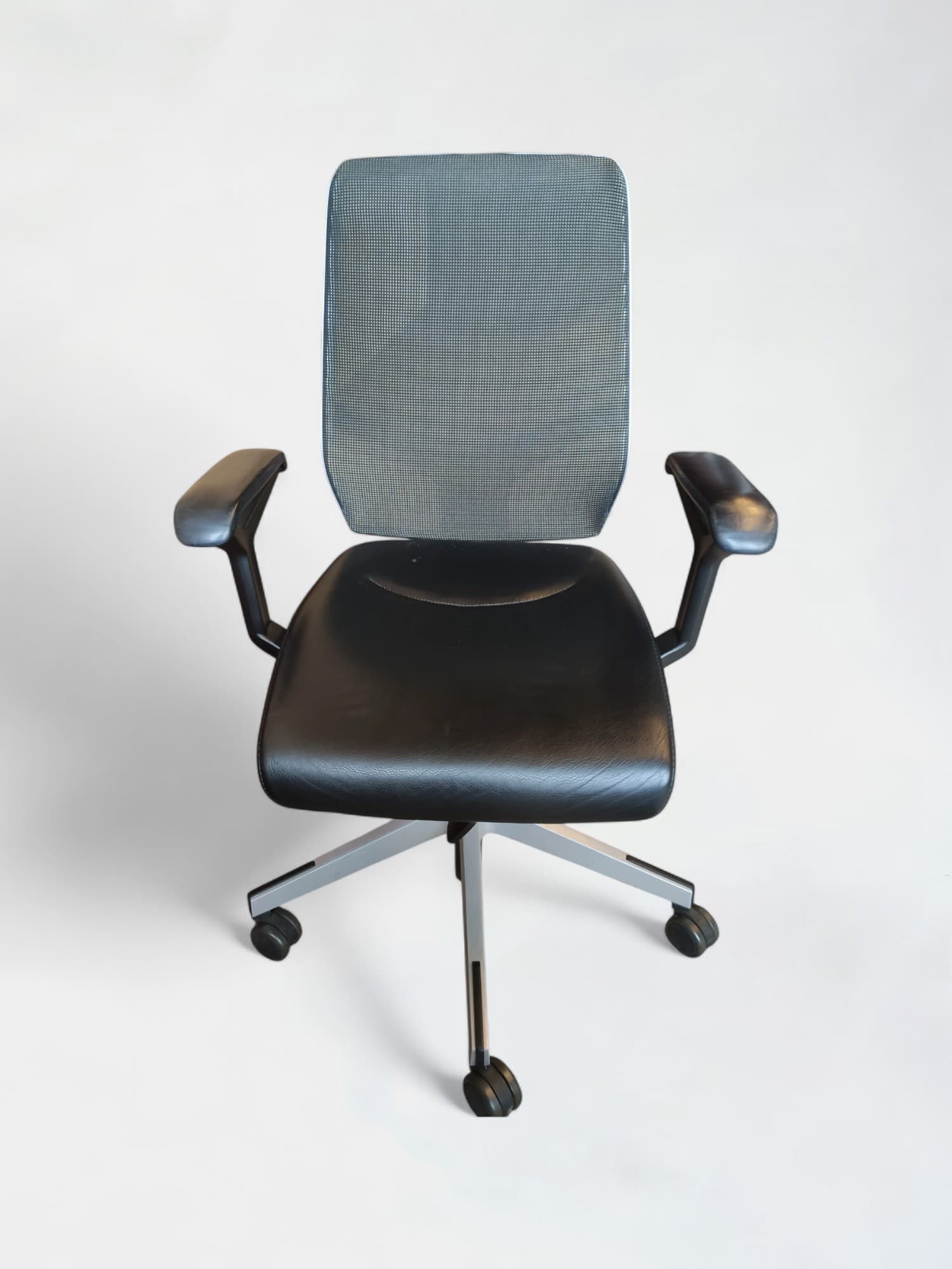 Giroflex grey mesh back with black leather seating office chair with grey plastic structure-0