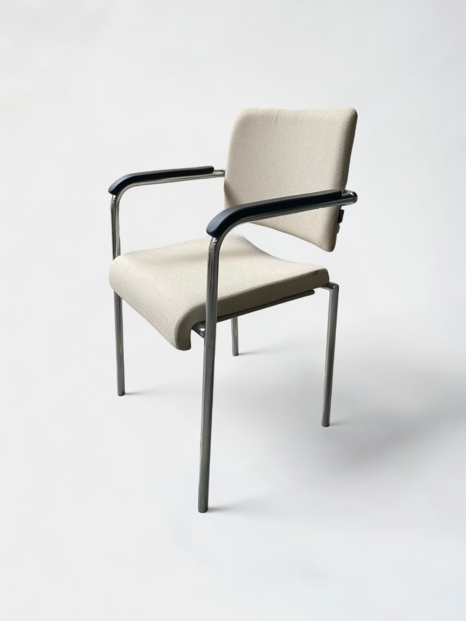 DROMEAS Modèle Porto Chaise visiteur beige avec accoudoirs noirs-1