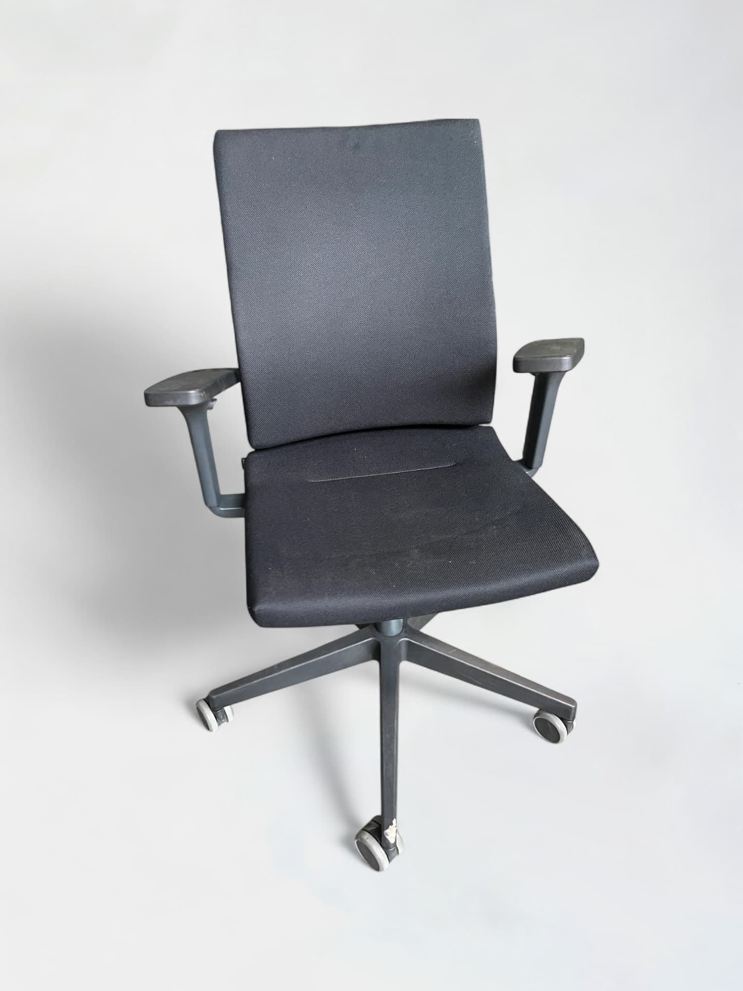 Vitra black office chair on black wheels-0