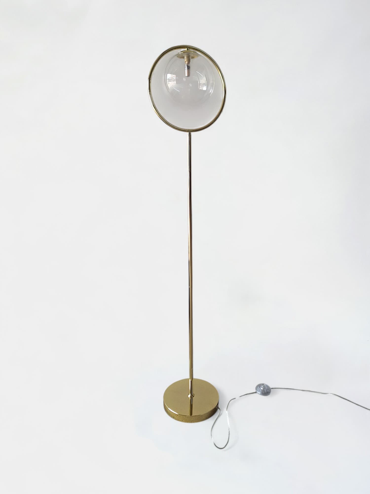 Globe floor lamp in glass and goldplated metal Maison du monde