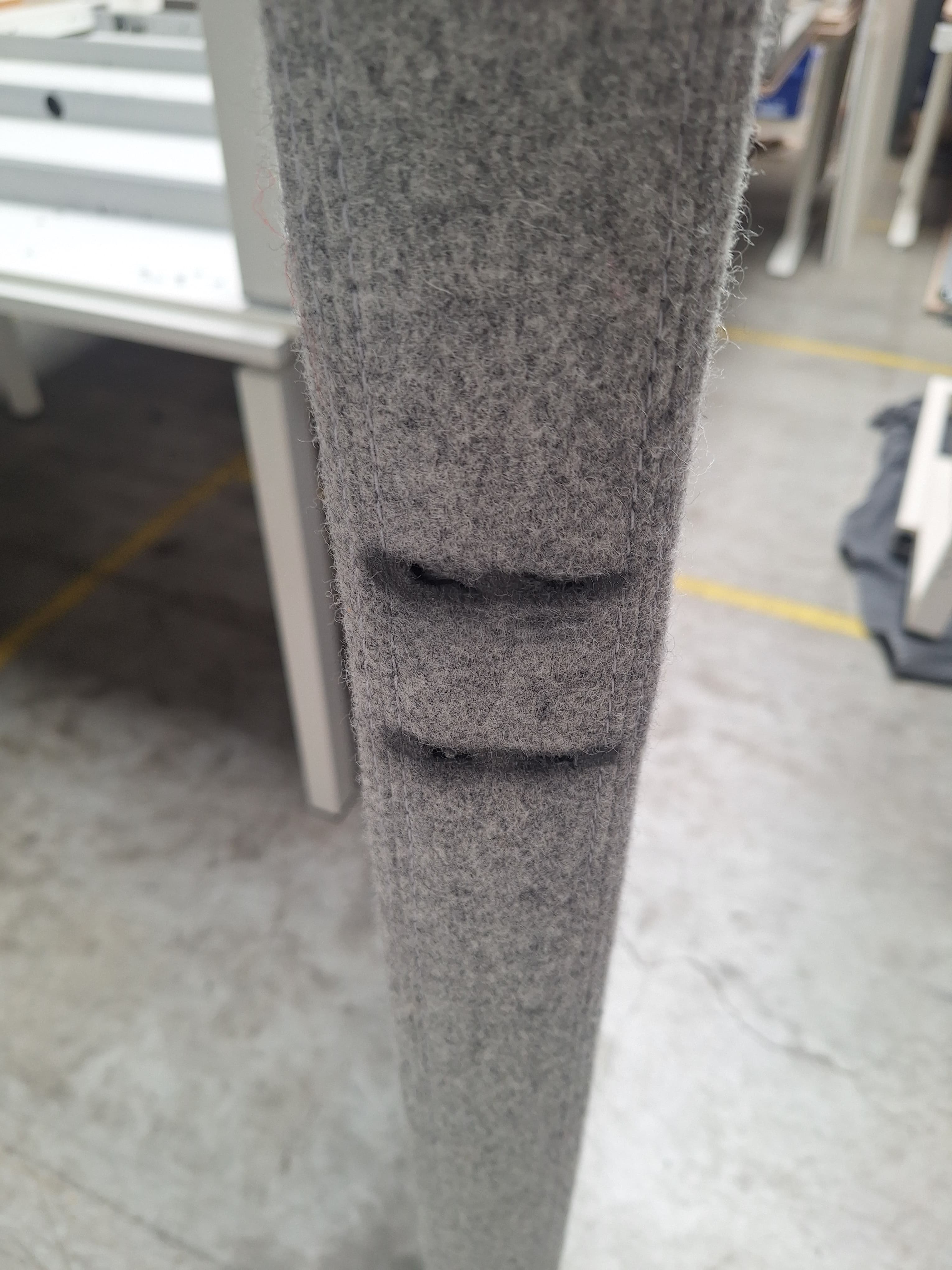 Grijze stoffen akoestische scheidingswand-3