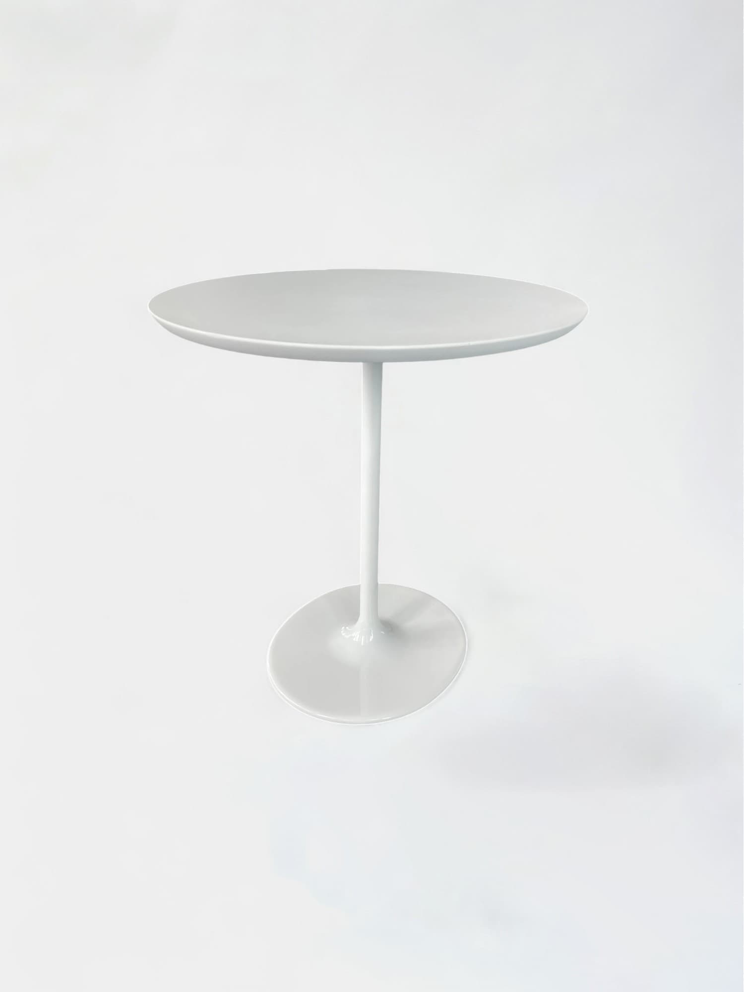 Arper white oval coffee table