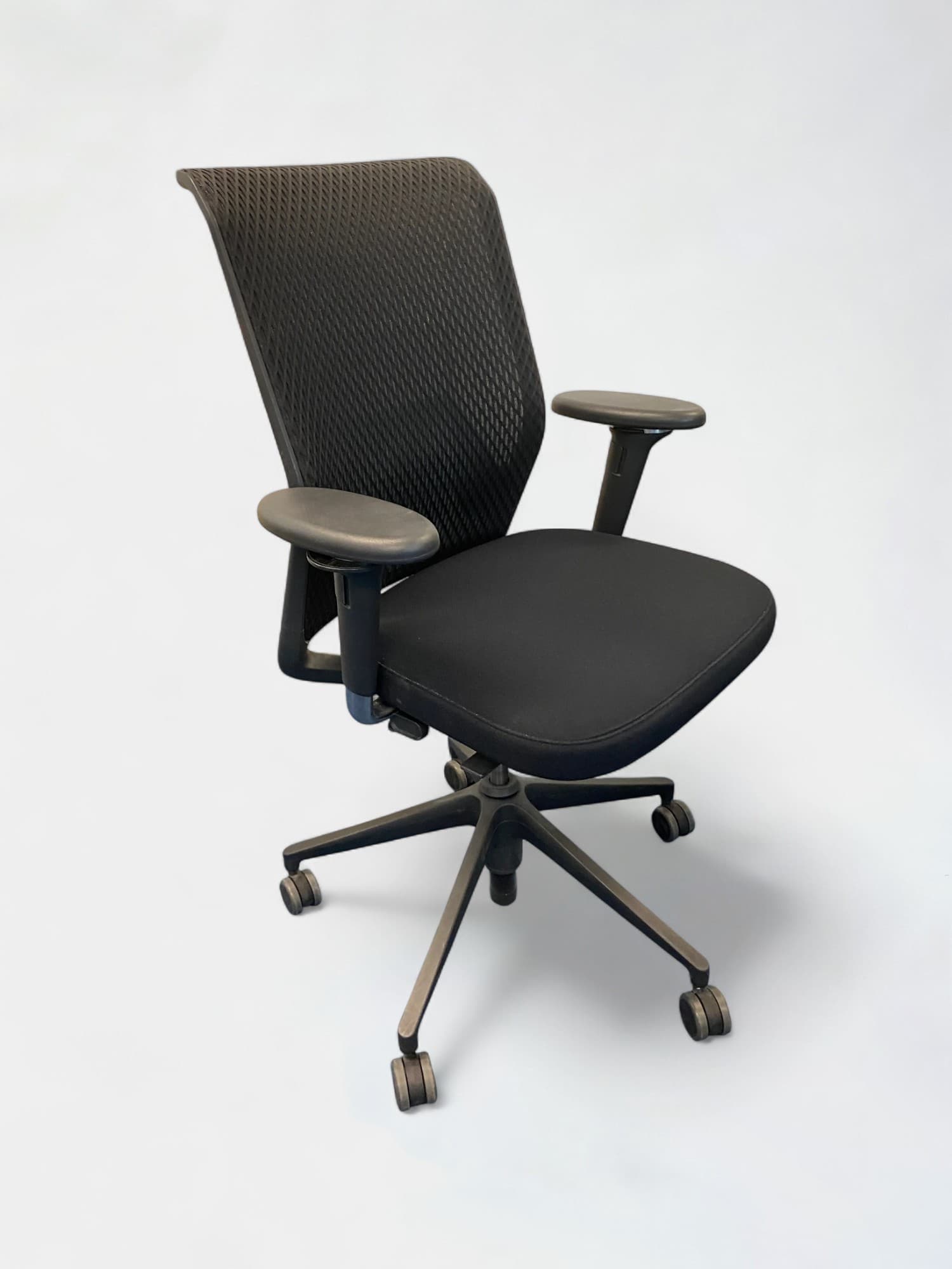 Vitra zwarte gaasstoel met zwarte poten-0