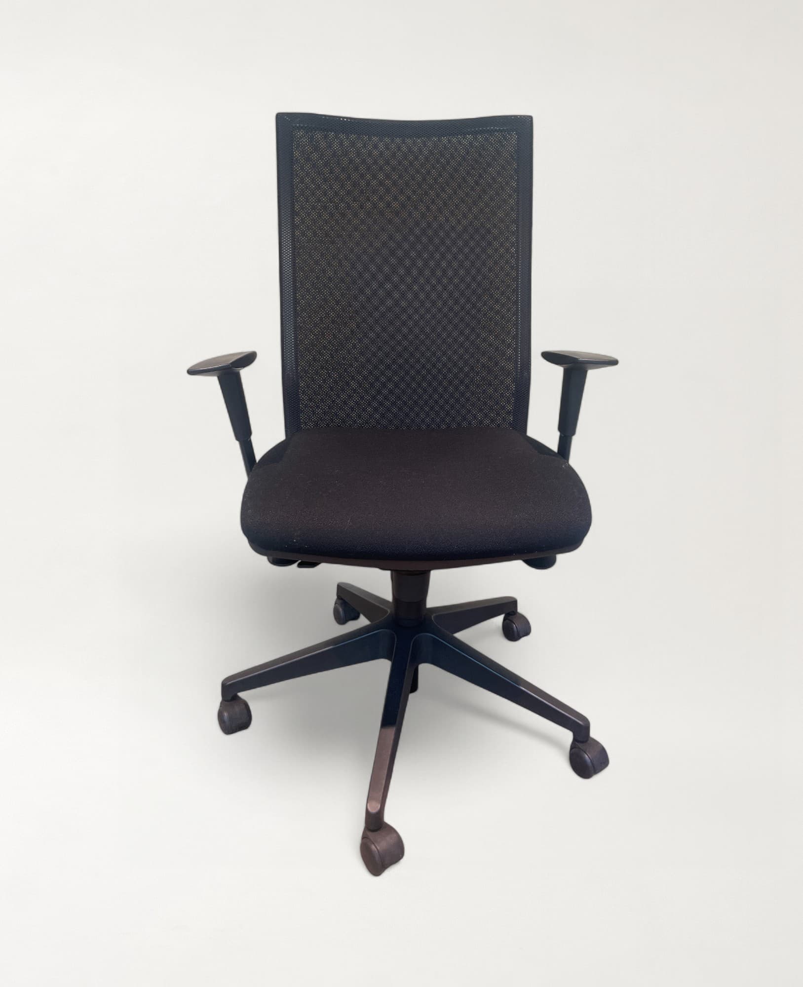 Zwarte Mesh Bureaustoel met Verstelbare Armleuningen-2