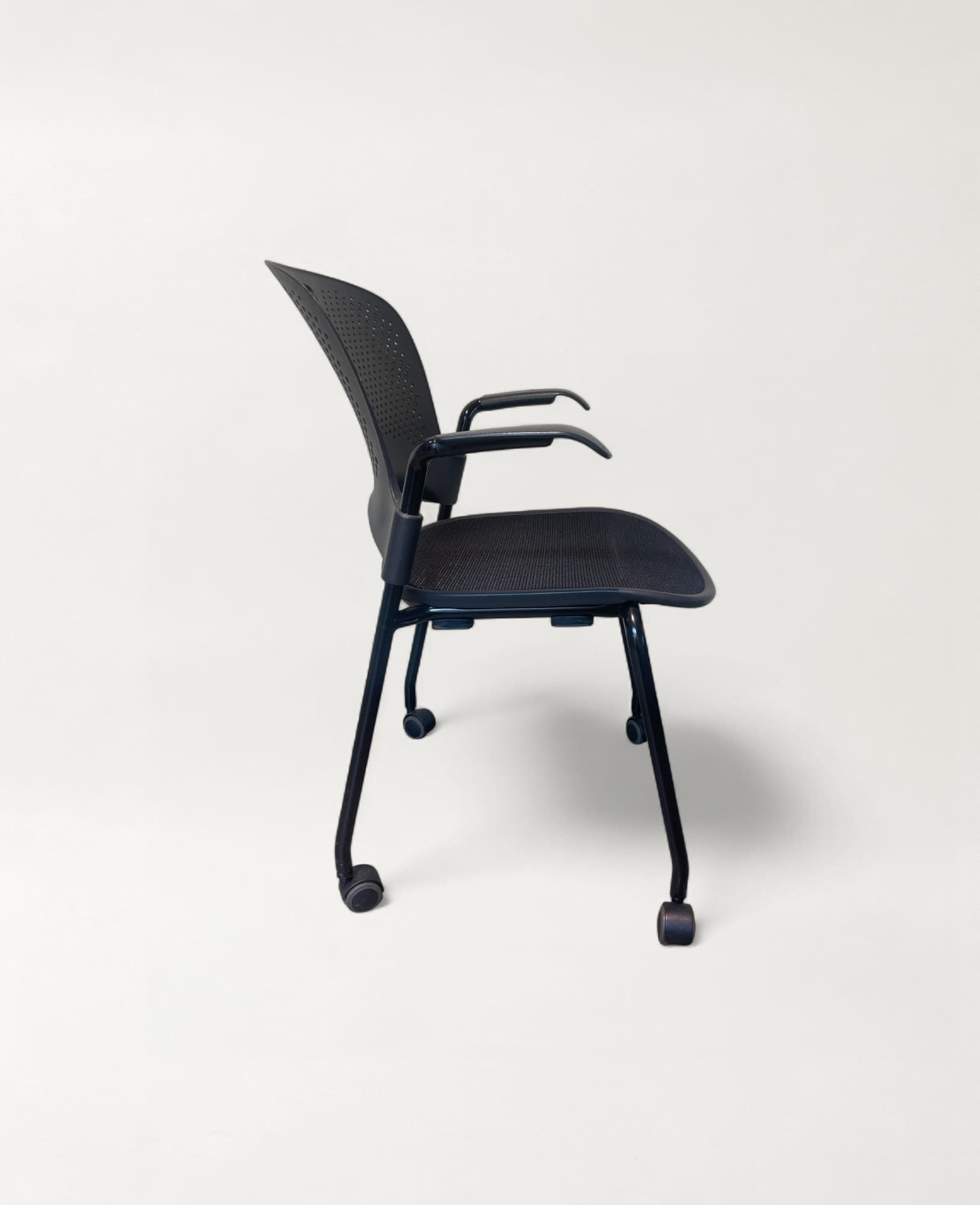 Herman Miller Zwarte Mesh Bureaustoel met Wielen en Armleuningen-2