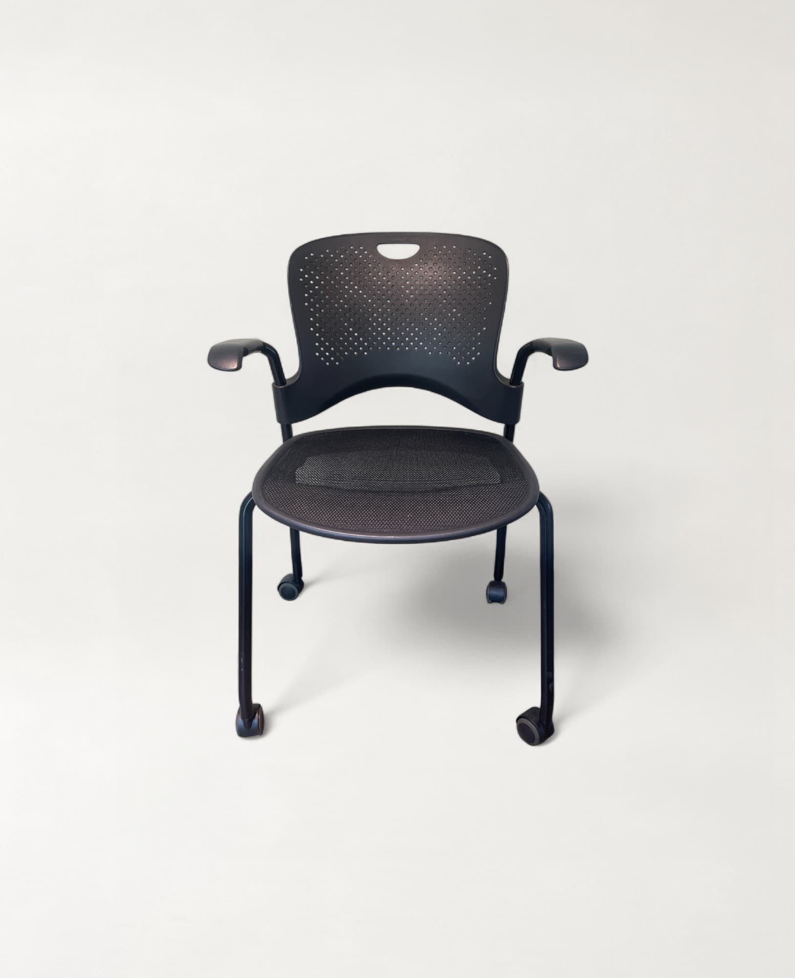 Herman Miller Zwarte Mesh Bureaustoel met Wielen en Armleuningen-1