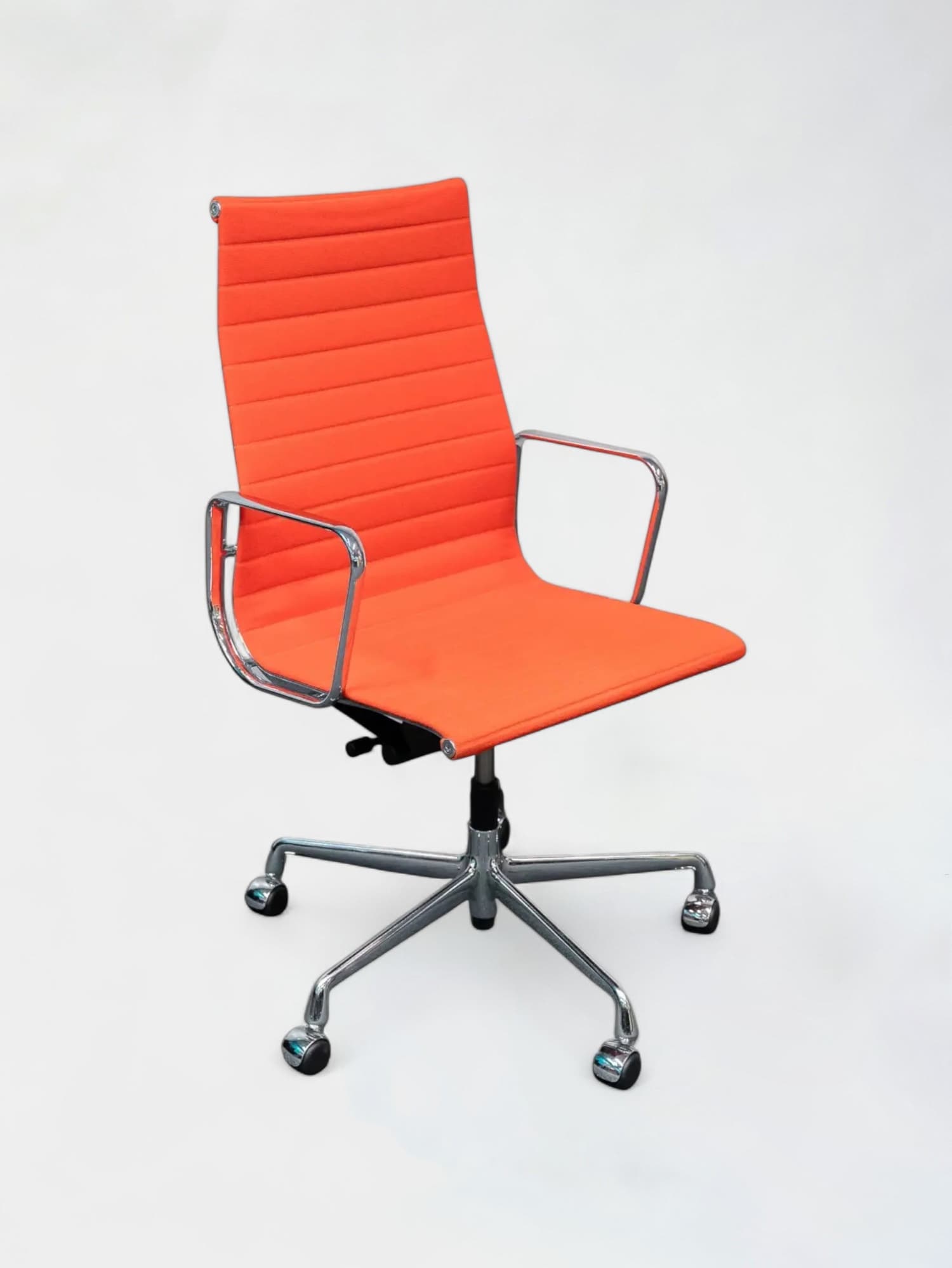 Vitra EA 119 oranje stoel op wielen-0
