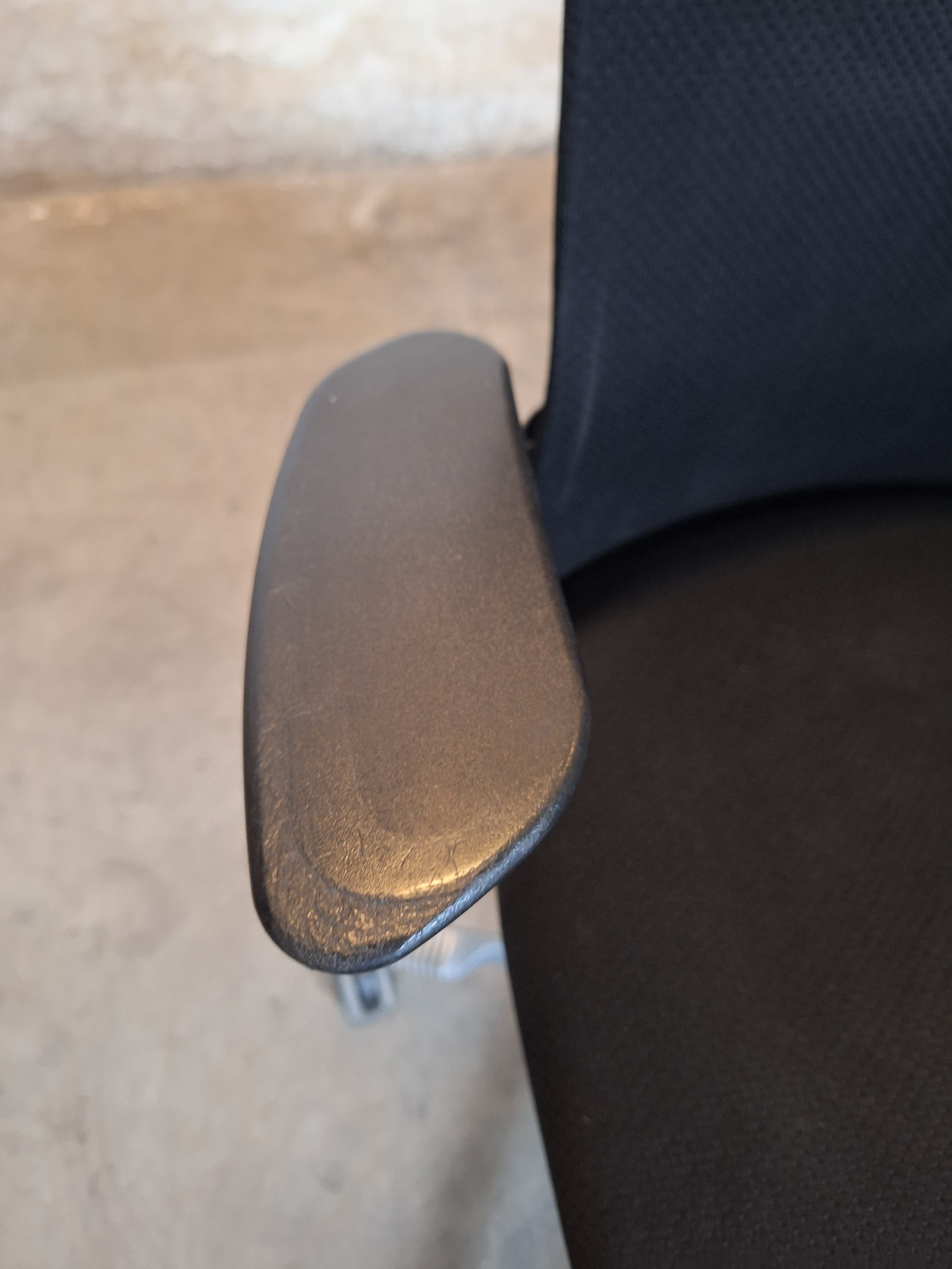 HAG Chaises de bureau noires réglables sur roulettes-7