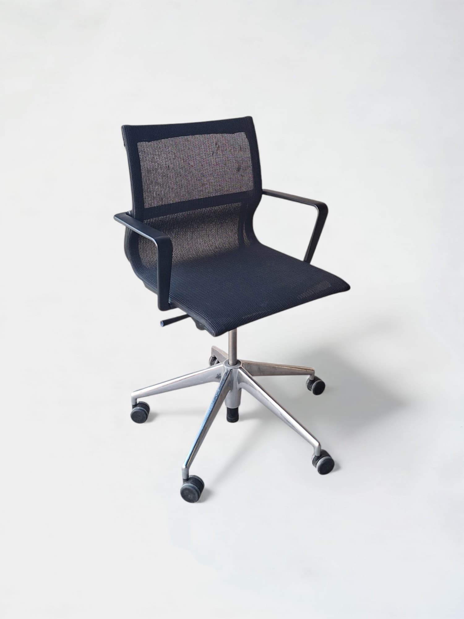 VITRA Physix chaise de bureau à roulettes en maille noire réglable