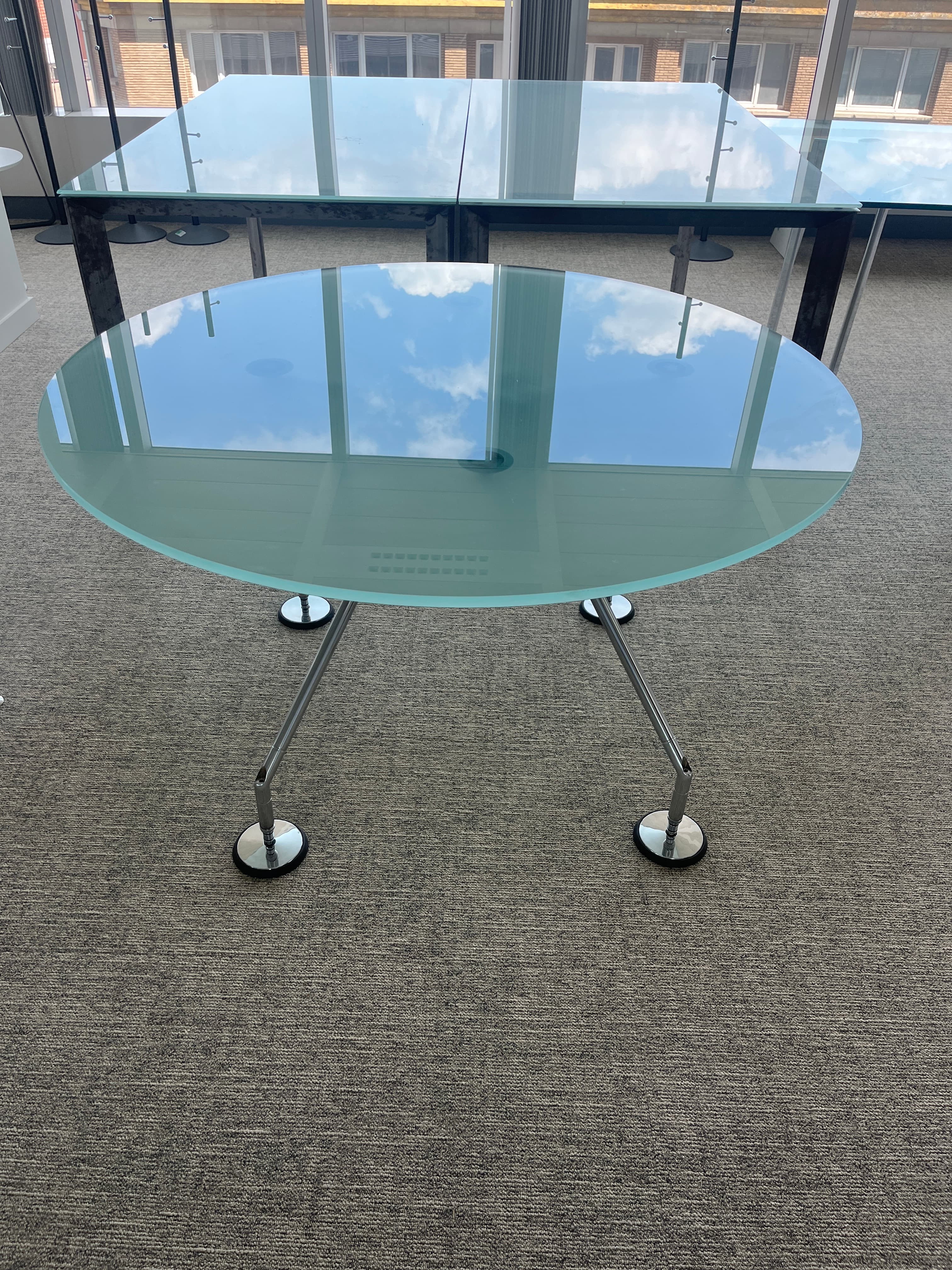 Vitra NORMAN FOSTER 1935 'Nomos' Table for Tecno 1986 - opaque glass-1