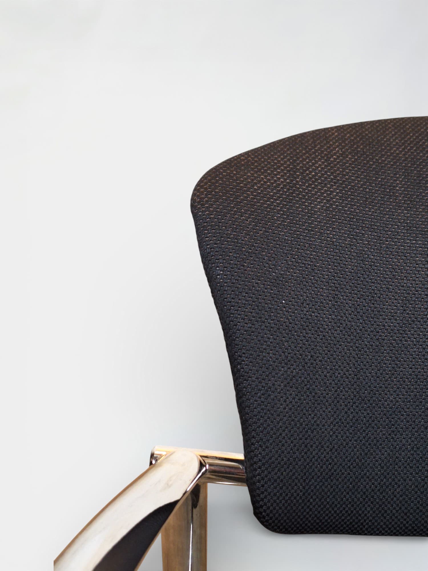 Chaise design en aluminium et noir-5