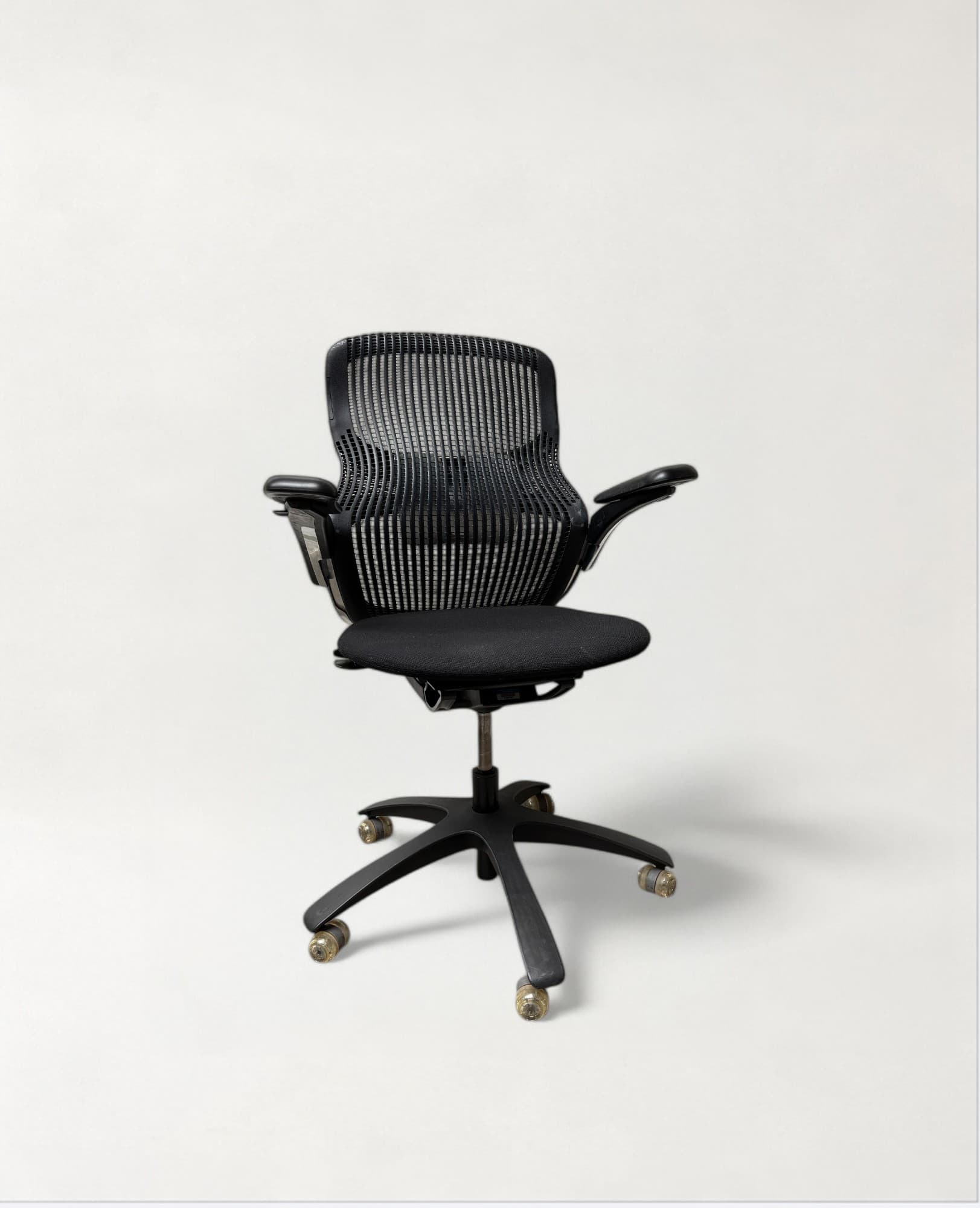 Knoll Generation Chair Onyx with black leg-0