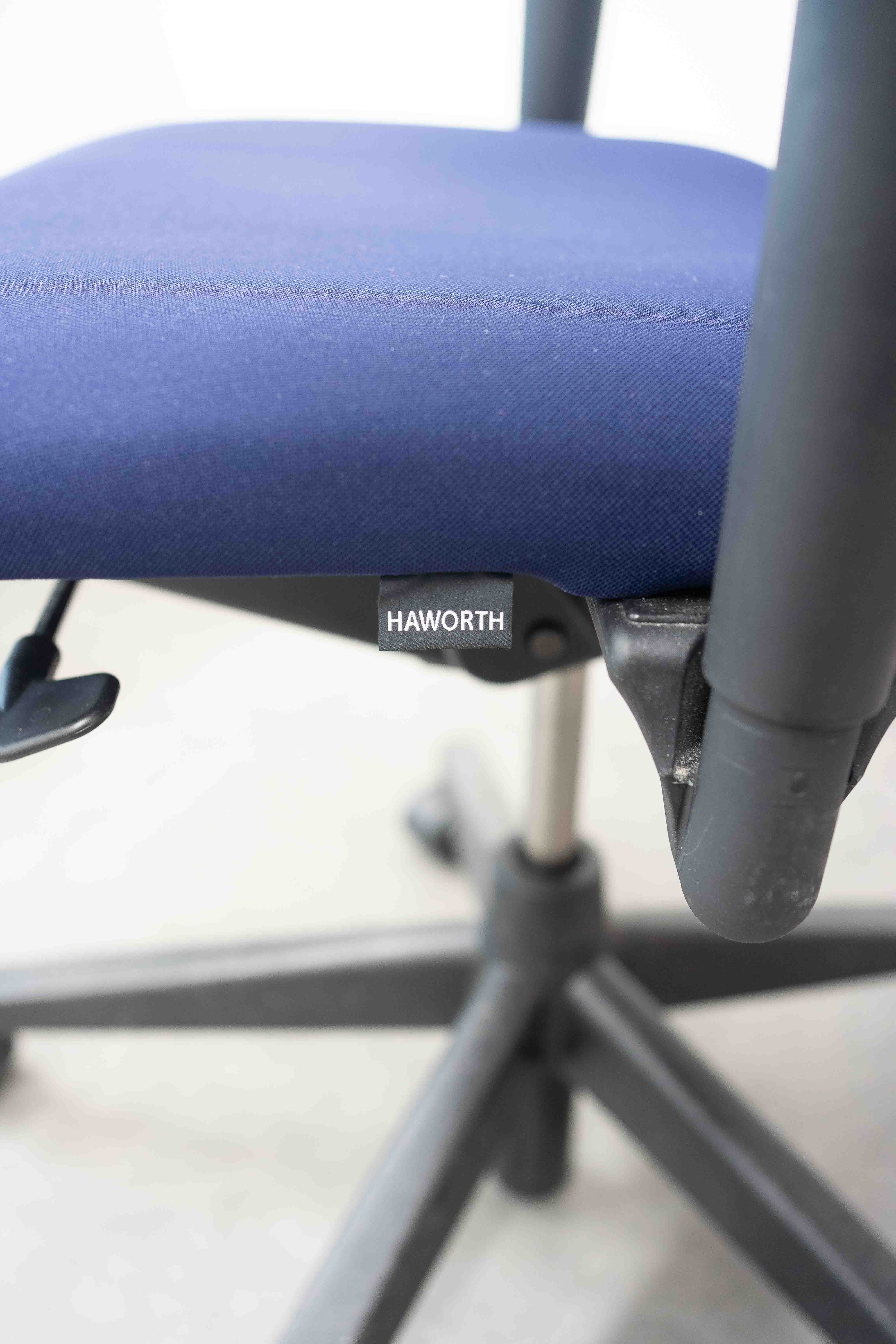 HAWORTH Comforto ergonomische Marine blauwe bureaustoelen op zwarte wielen-0