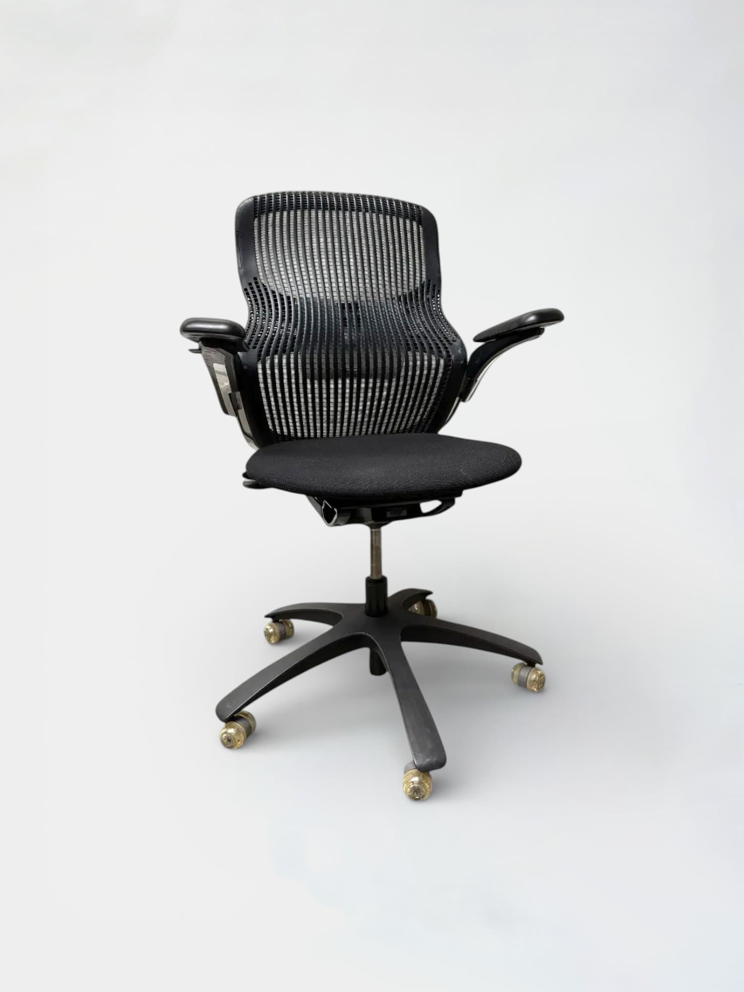 Knoll Generation Chair Onyx with black leg