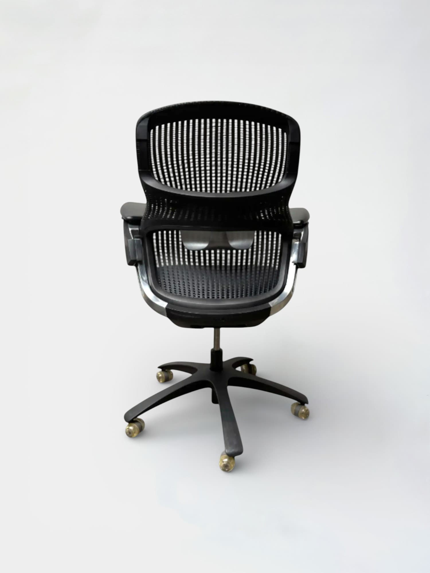 Knoll Generation Chair Onyx with black leg-1