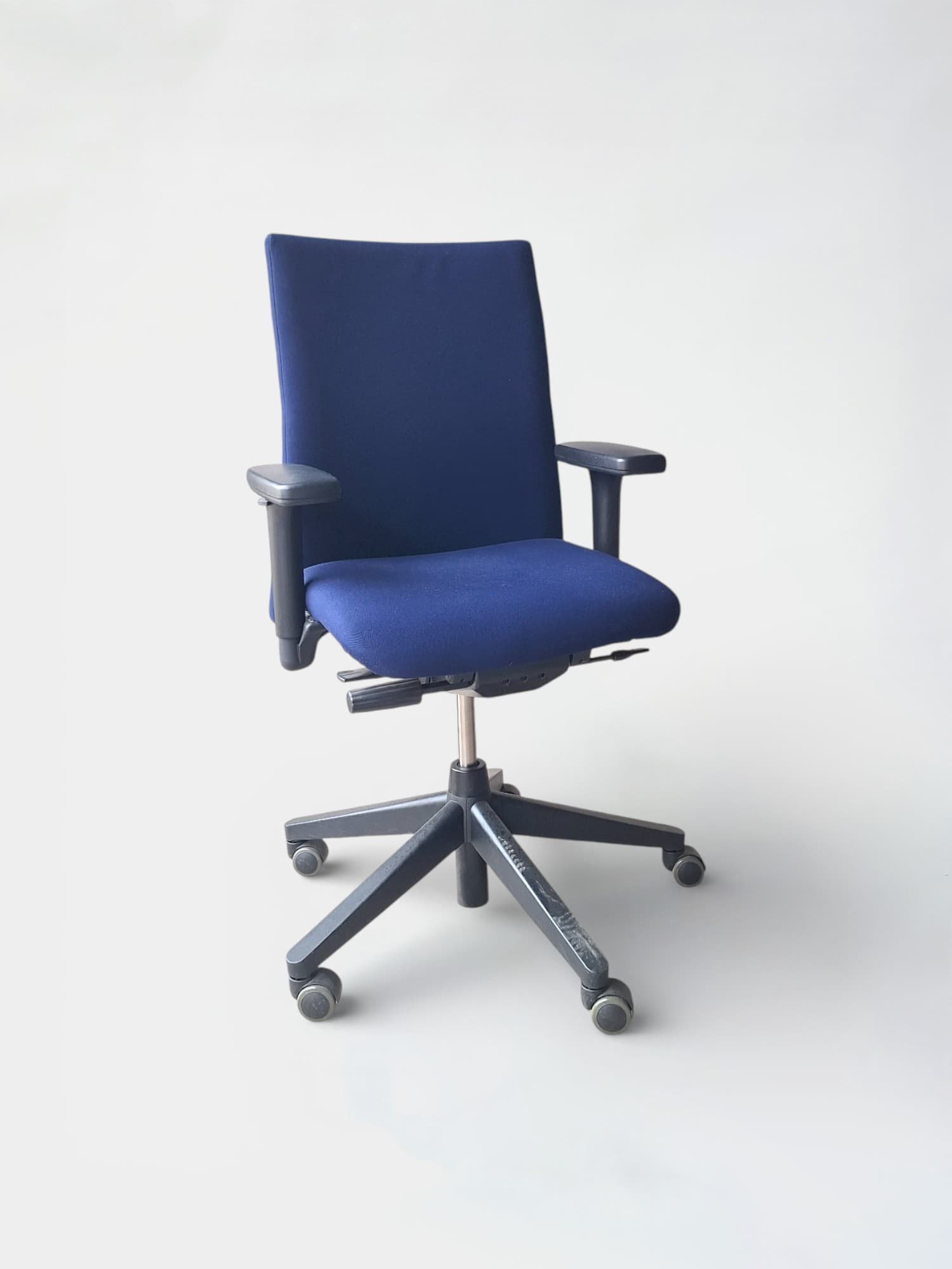 HAWORTH Comforto ergonomische Marine blauwe bureaustoelen op zwarte wielen-0