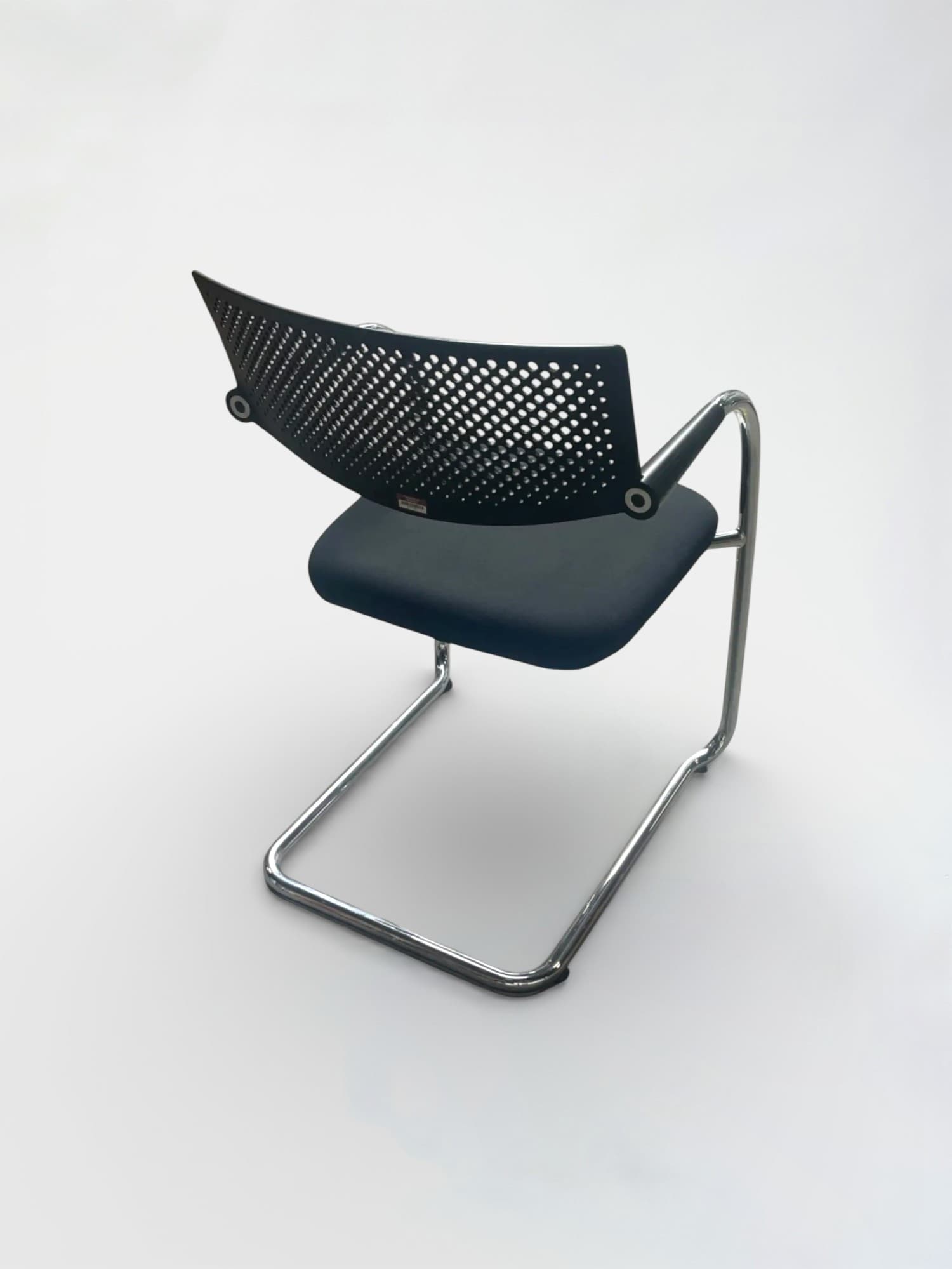 Vitra Visaroll zwart kantoorvergadertafel stapelbaar - Relieve Furniture