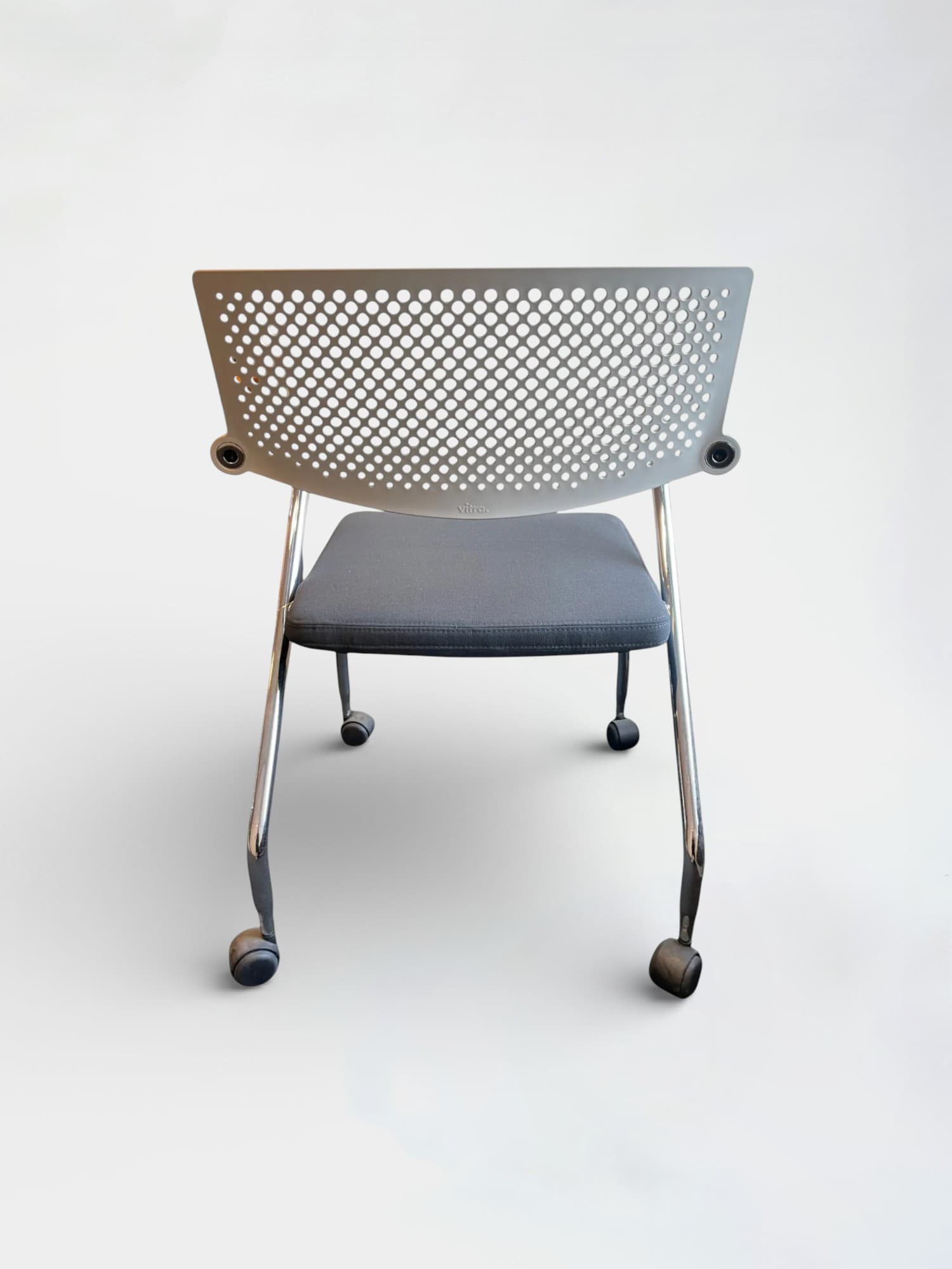 Vitra Visaroll Grey meeting chair with white back-3