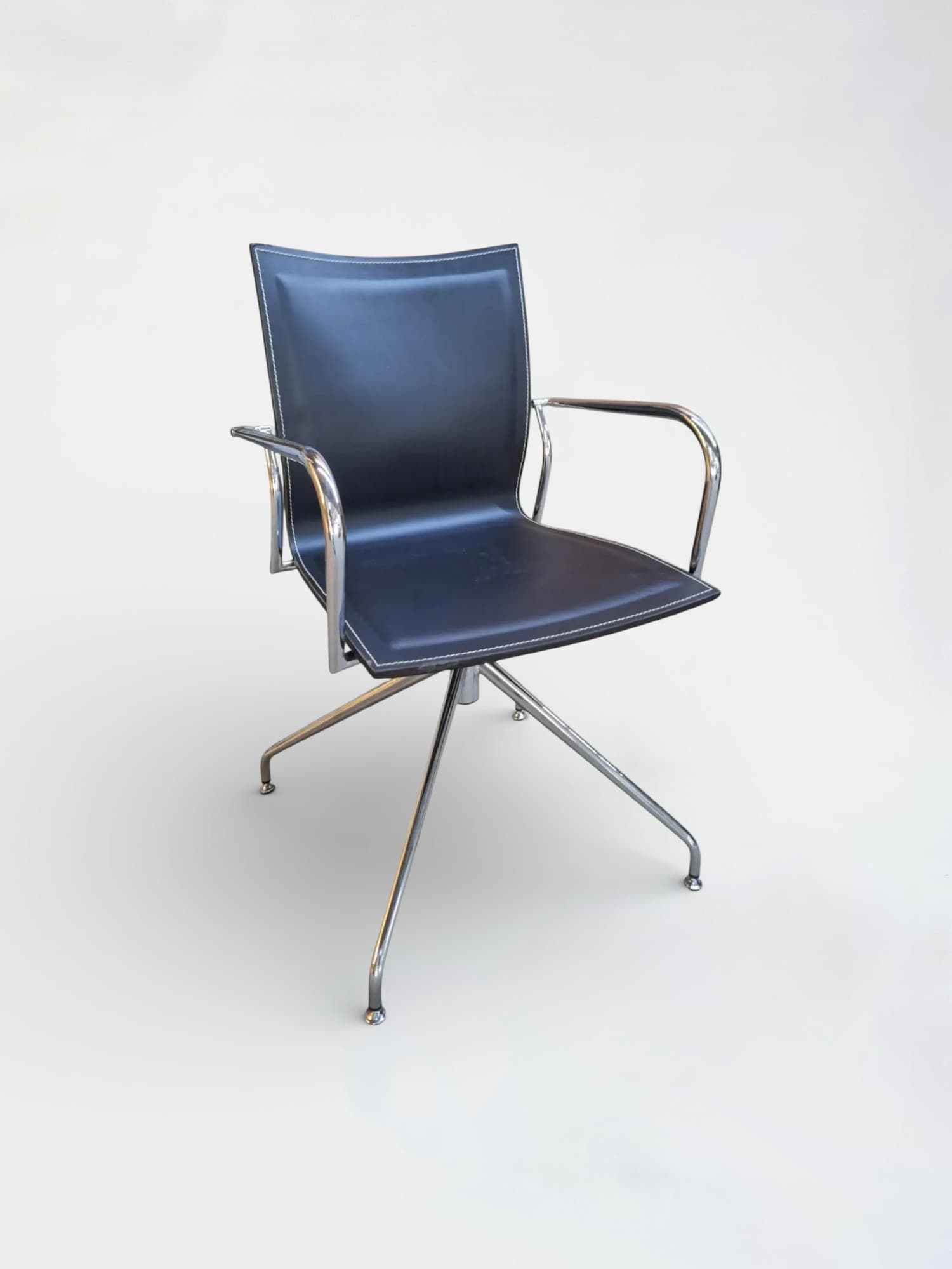 Ikara donkerbruine houten draaistoel-0