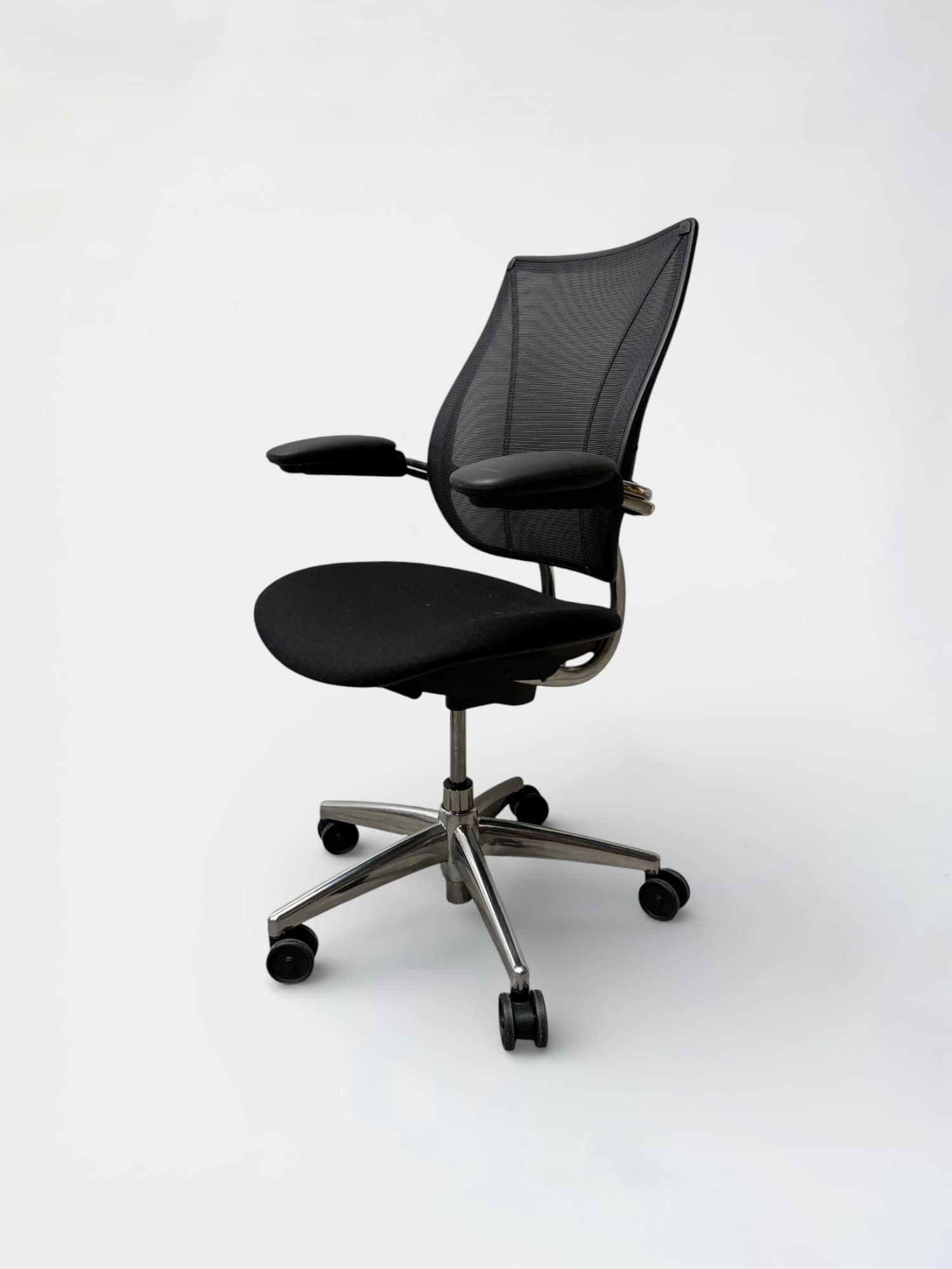 Humanscale bureaustoel Liberty met schade aan de armleuning-2