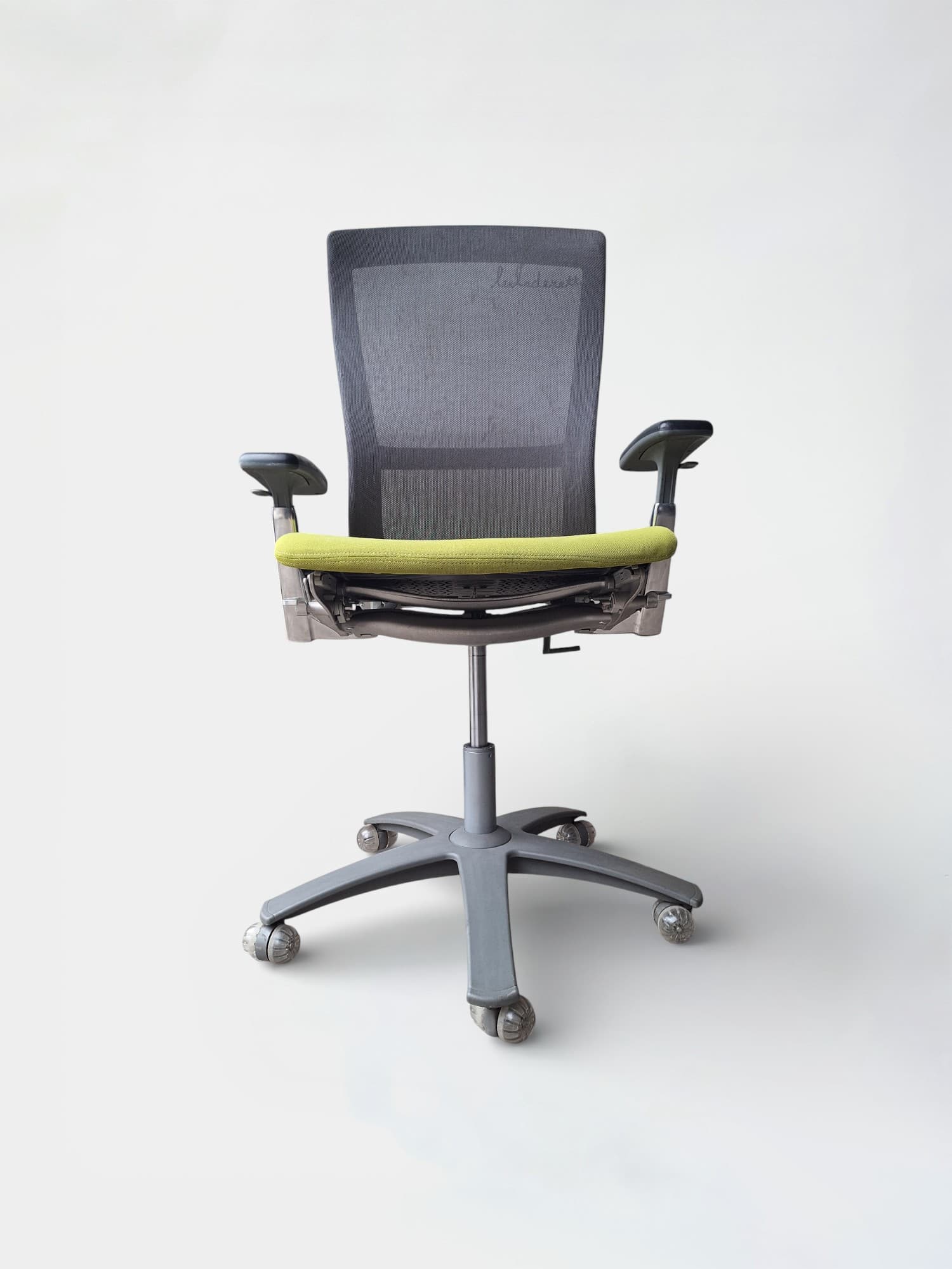 Knoll Adjustable office chair with green seat and grey mesh back on wheels-5