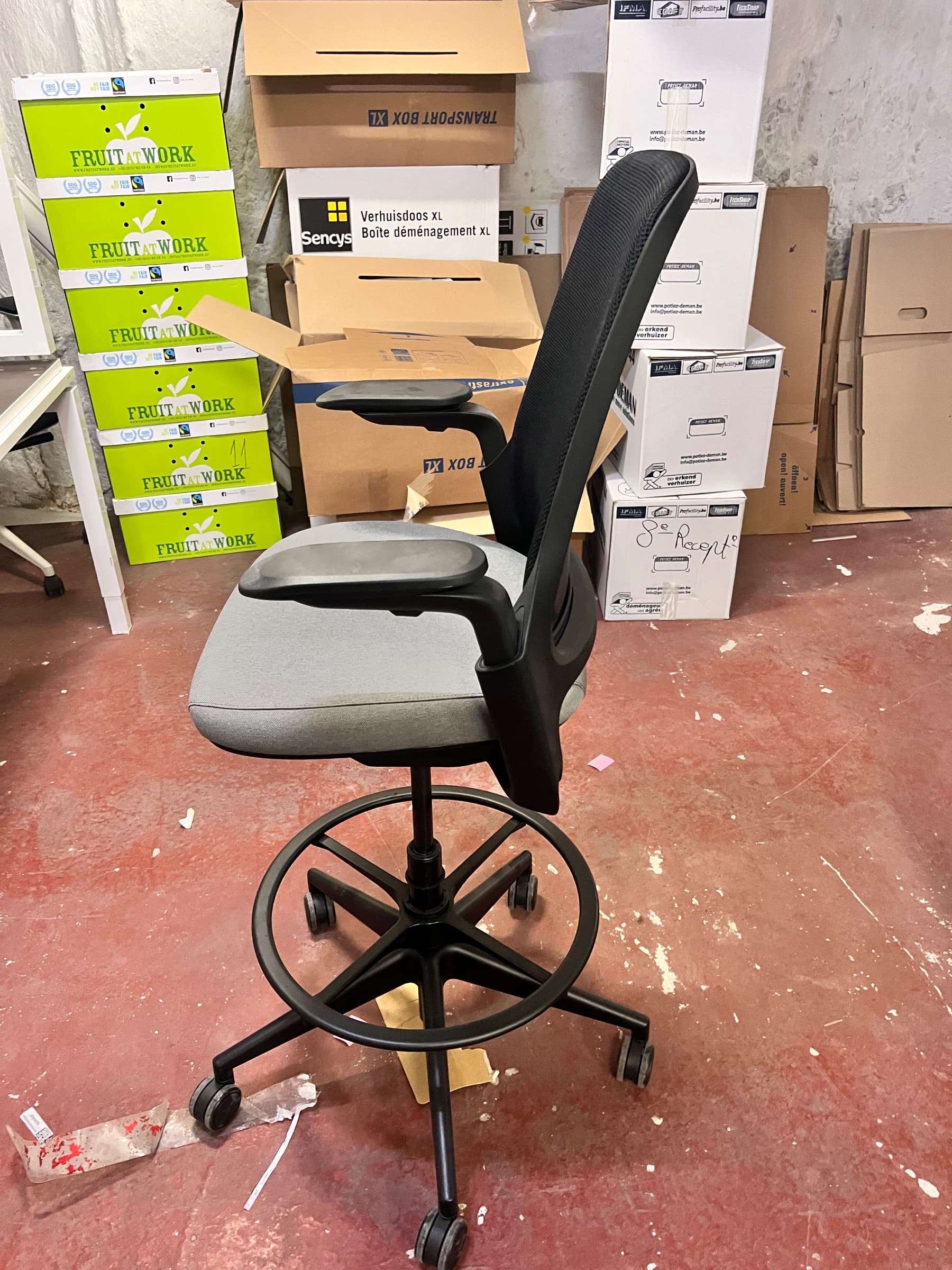 Black mesh and gray fabric office chair with adjustable height and armrests-2