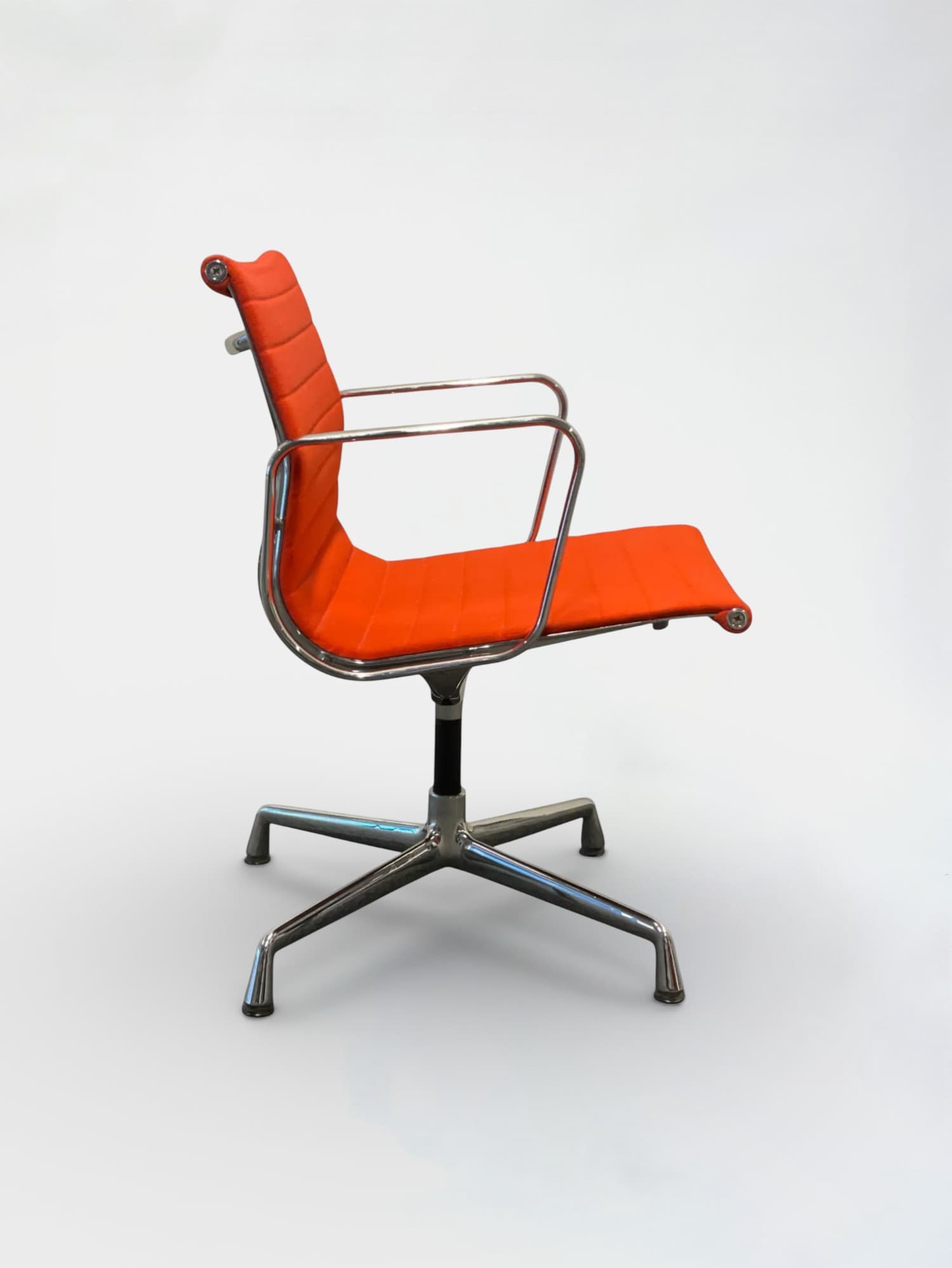 Vitra Eames EA108 Rood-Oranje-2