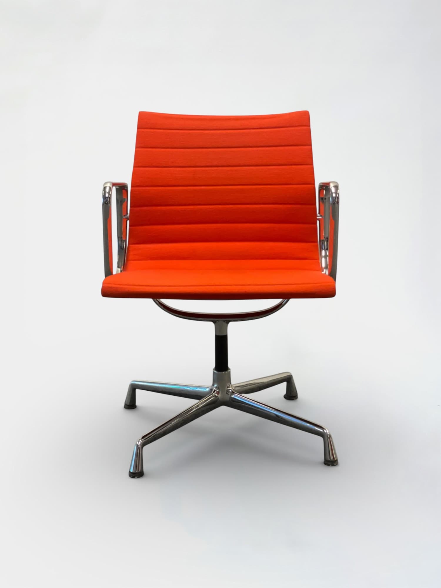 Vitra Eames EA108 Rood-Oranje-1