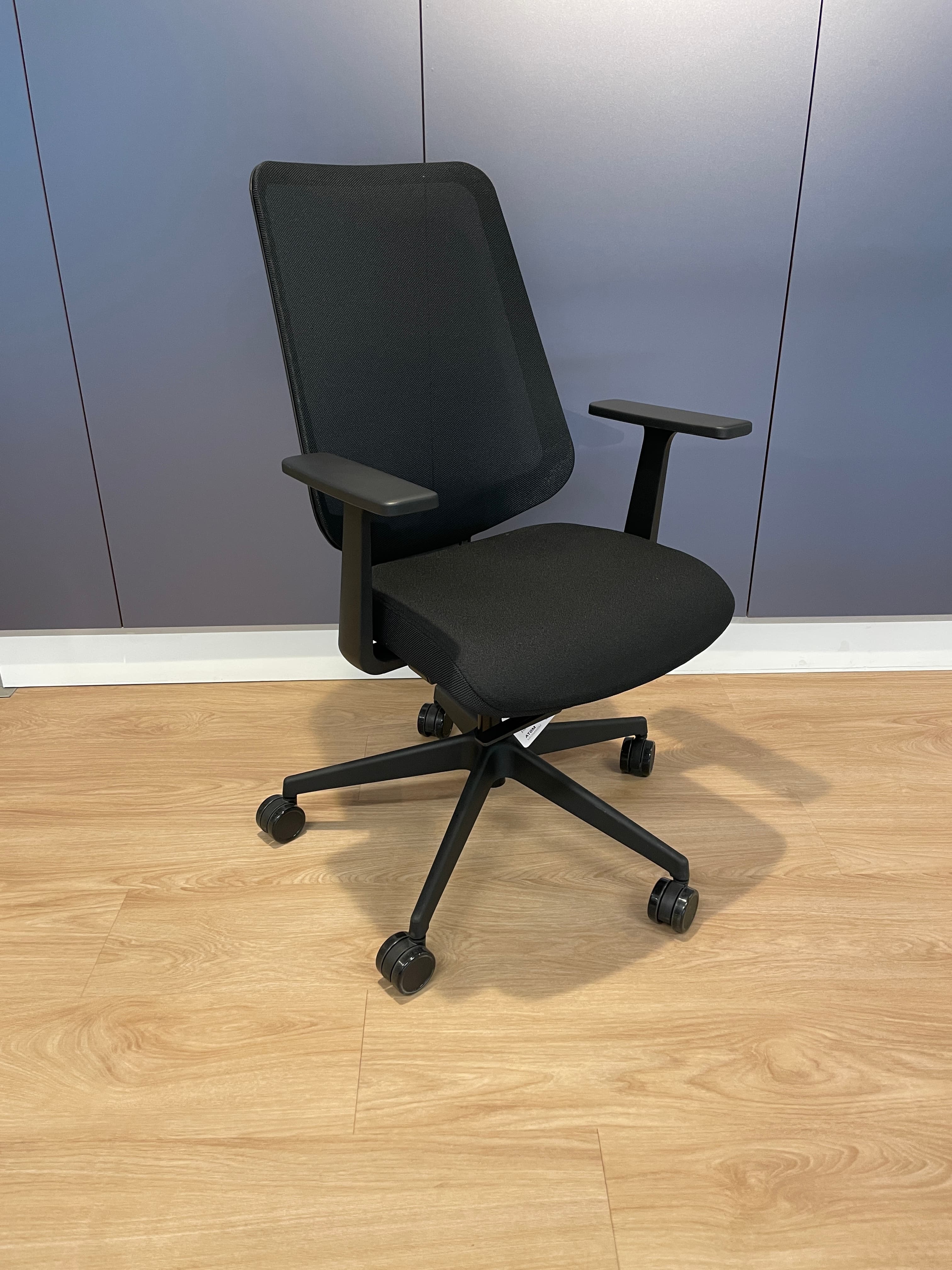 Forma 5 DOT Pro black chair -4