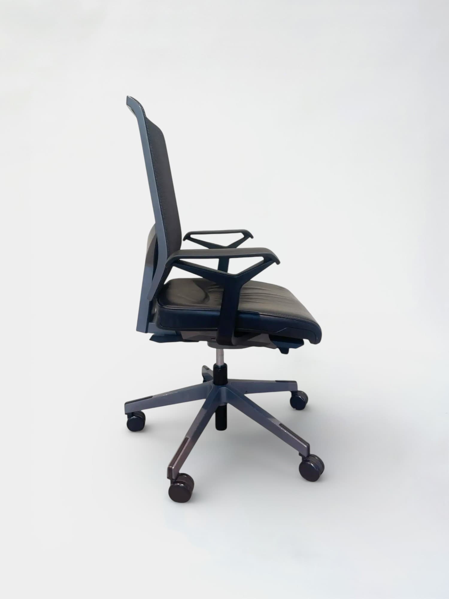 Giroflex 68 Black Office Chair-1