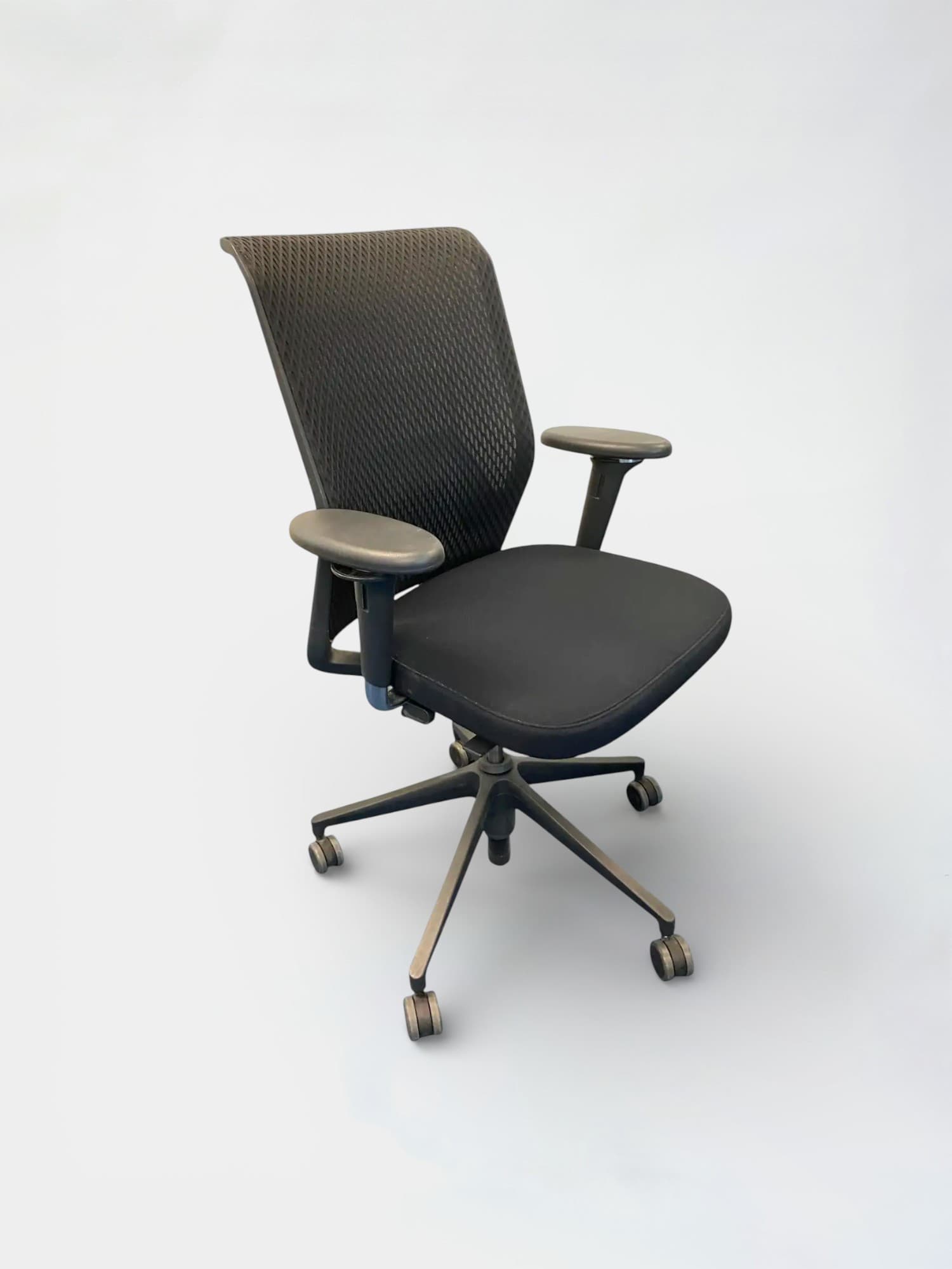 Vitra zwarte gaasstoel met zwarte poten