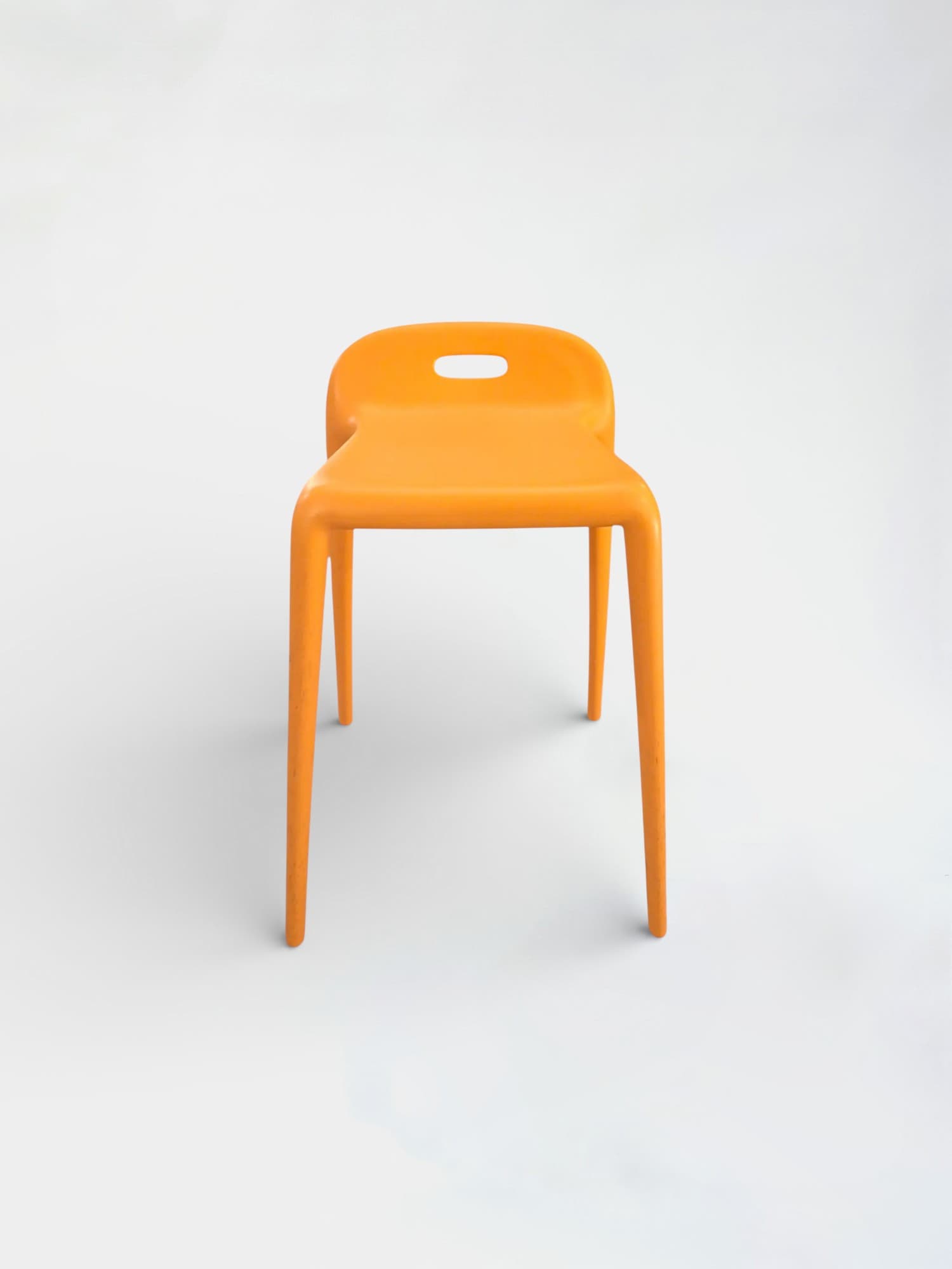 YUYU Magis lichtoranje stoel met kleine rugleuning-0