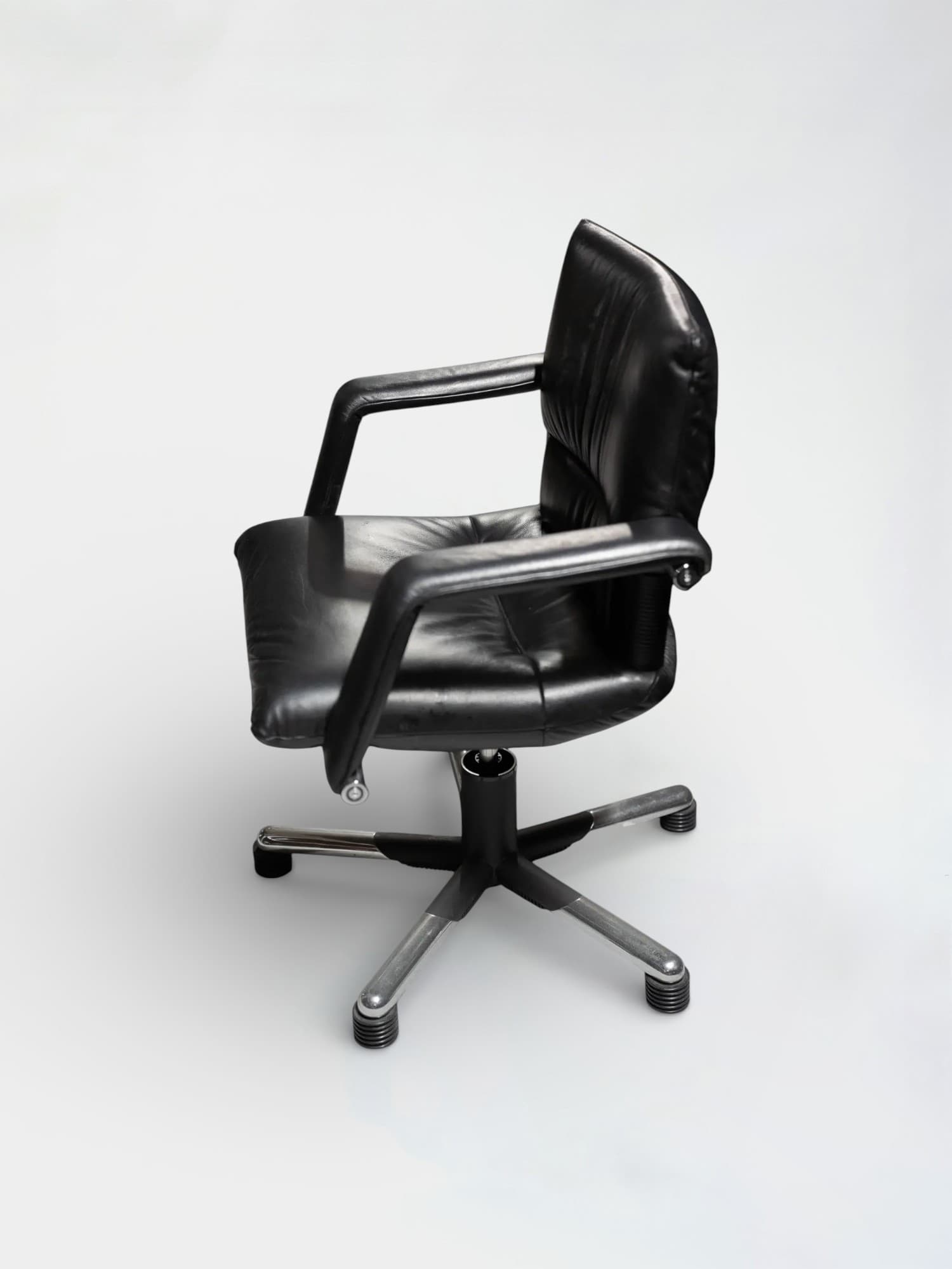 Vitra Black leather meeting chair-2