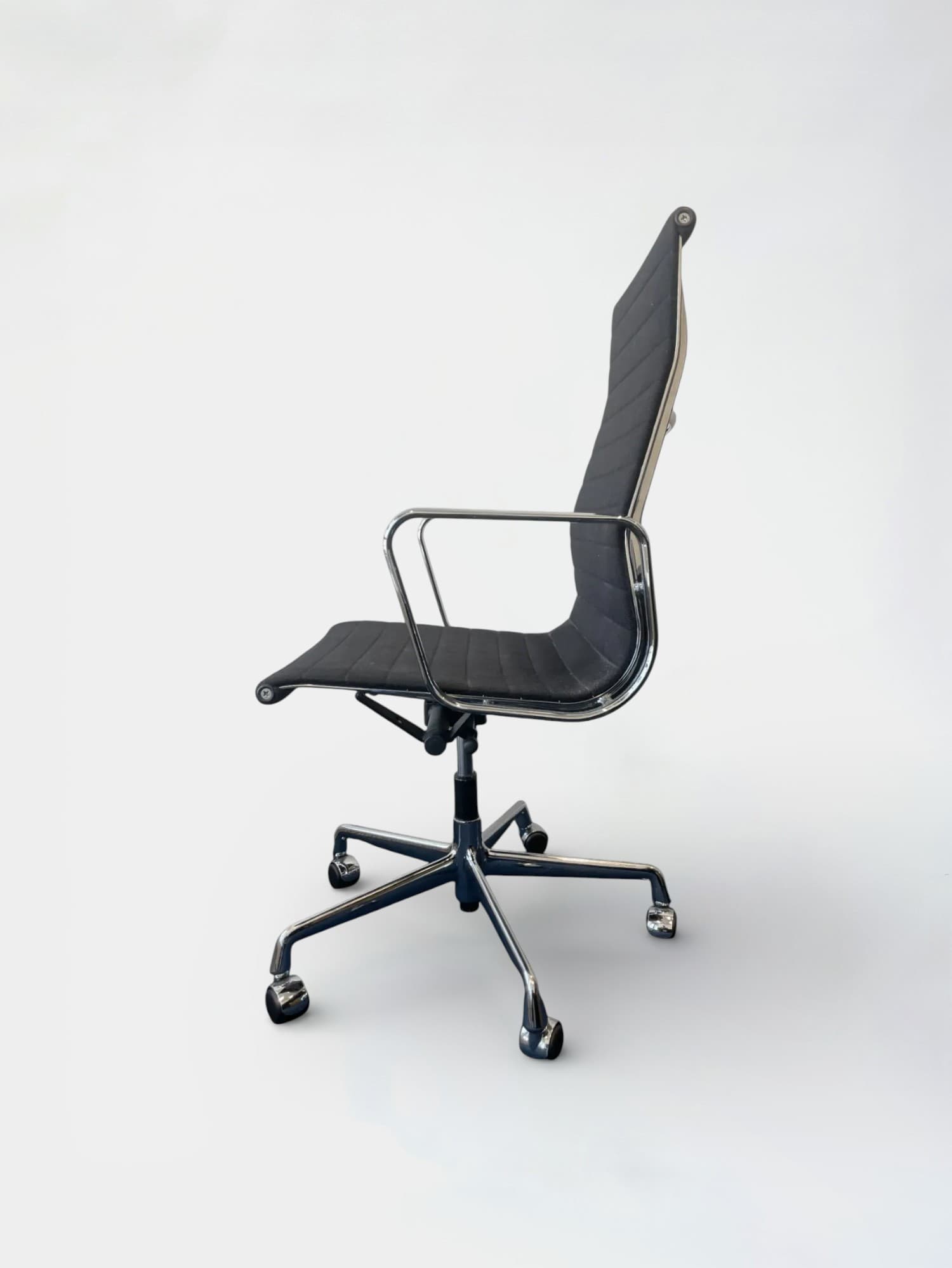 Vitra Eames - Hopsak Zwart EA119-3