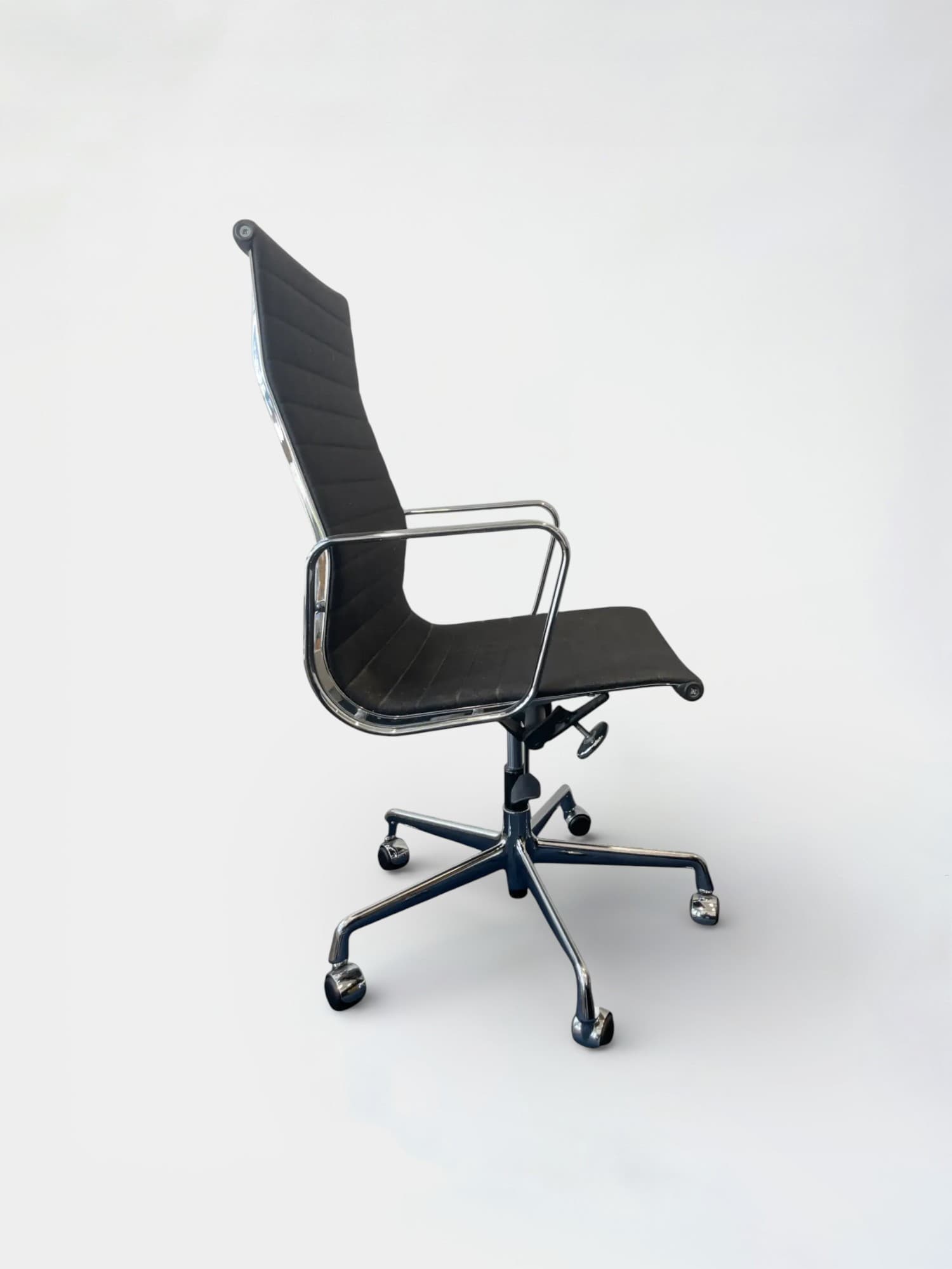 Vitra Eames - Hopsak Zwart EA119-1