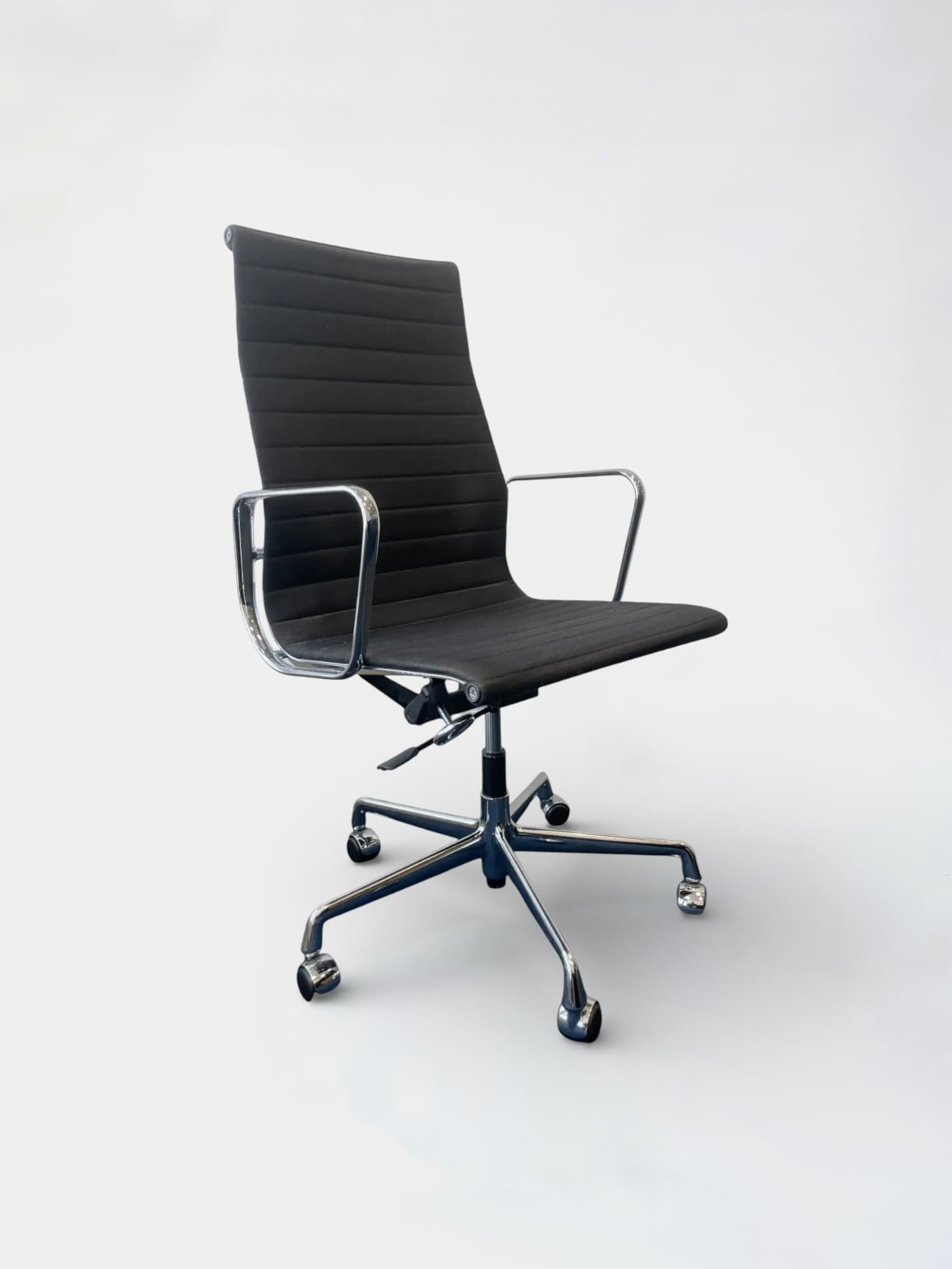 Vitra Eames - Hopsak Black EA119