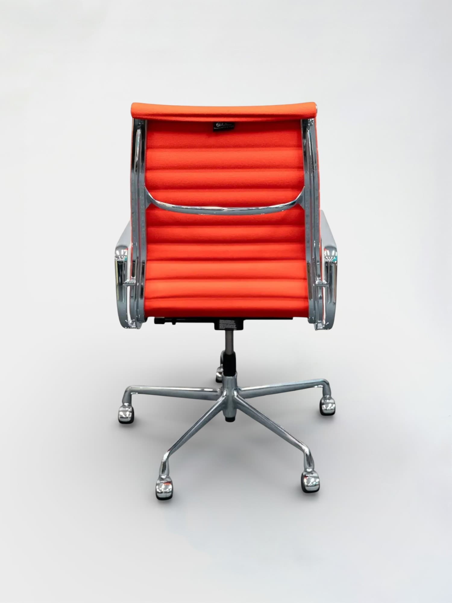 Vitra EA 119 oranje stoel op wielen-2